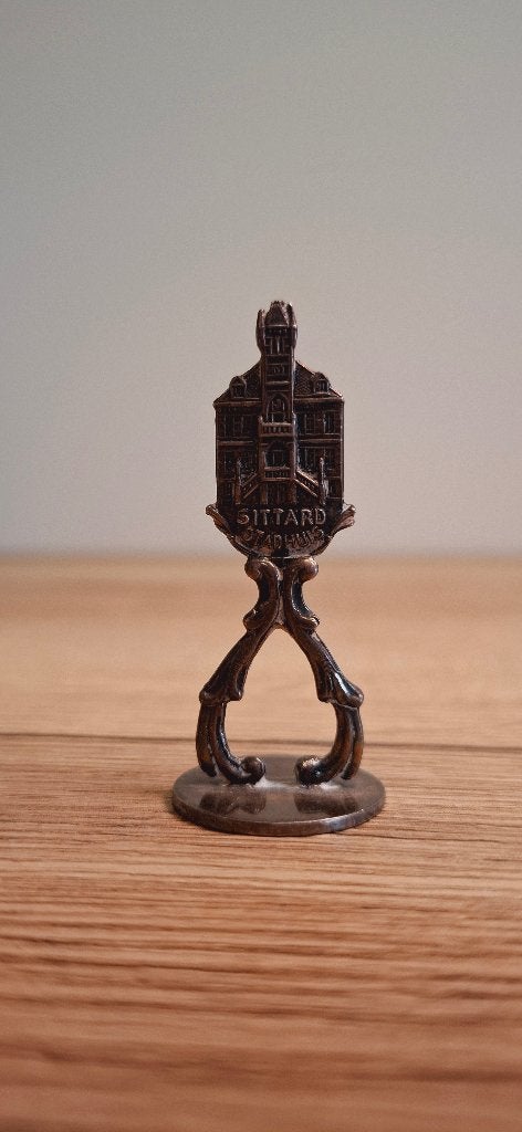 Sittard Stadhuis standaardje verzilverd sierlijk souvenir, Verzamelen, Ophalen of Verzenden, Gebruikt, Overige typen