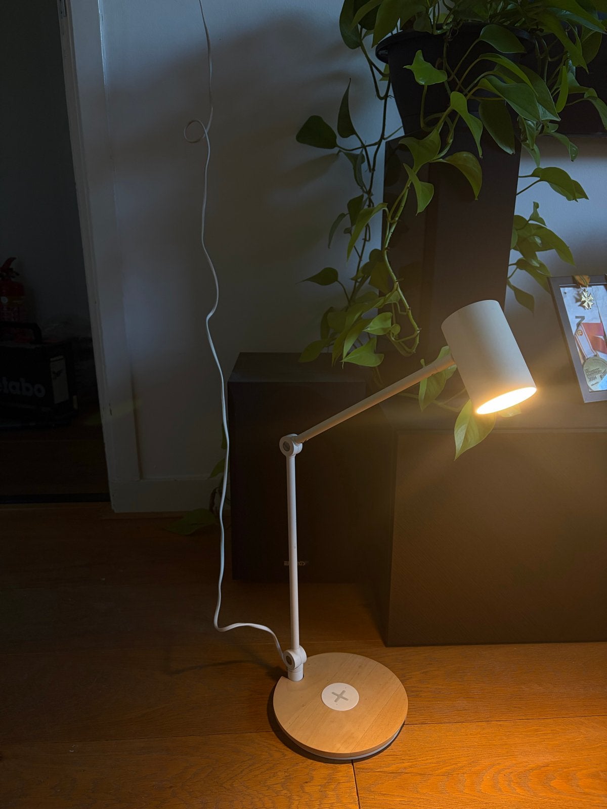 IKEA Bureaulamp met draadloze telefoonlader, Ophalen, Bureaulamp, Verstelbaar, Wit