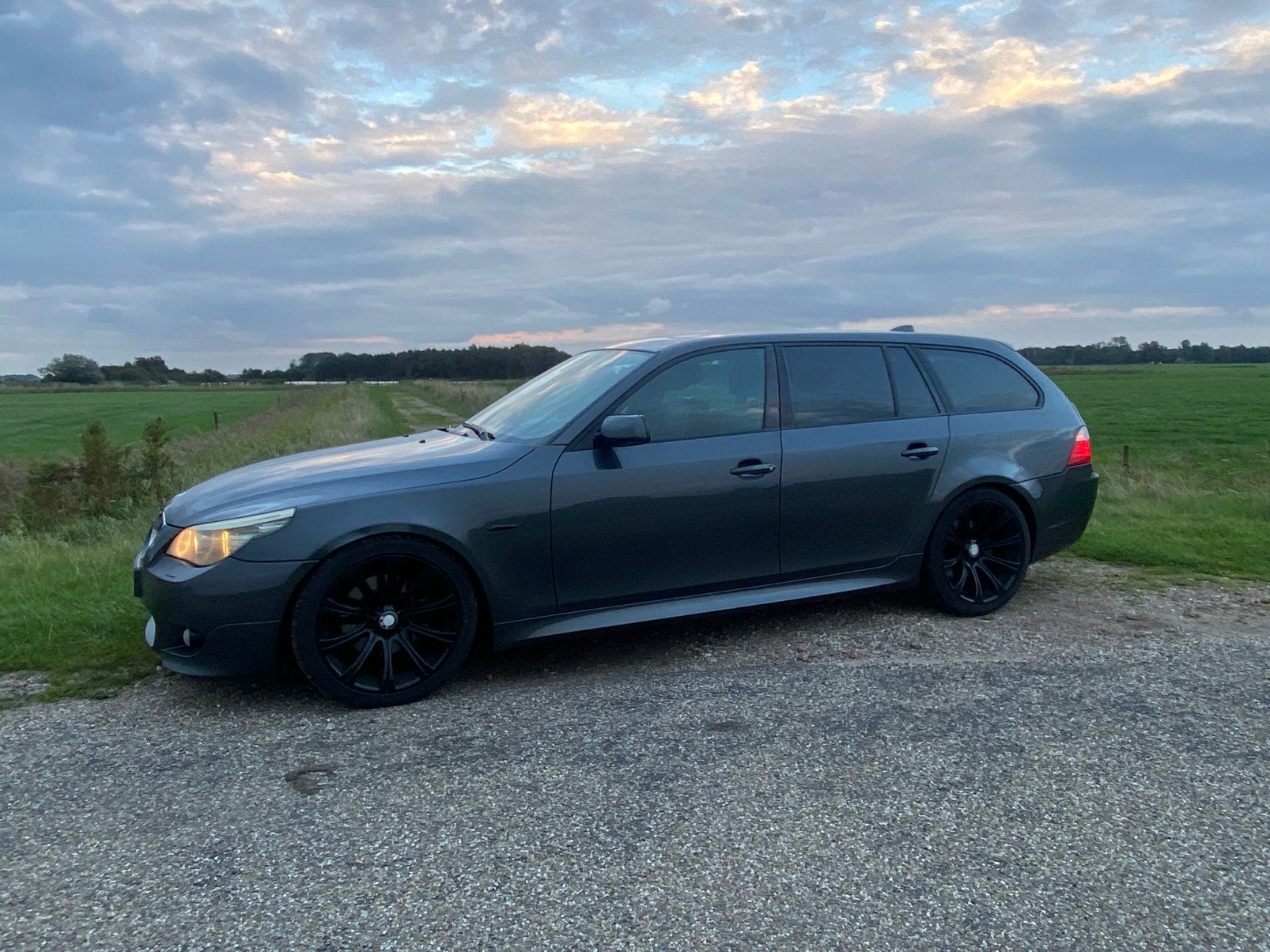BMW 5-Serie 3.0 D 530 LCI HUD  Touring AUT 2008 Grijs, Auto's, Automaat, Zwart, 2000 kg, Leder