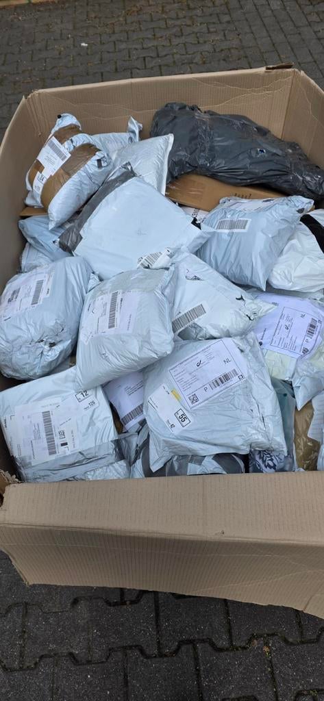 Textiel en schoenen retour post pakketten Bol DHL Postnl, Ophalen, Textiel