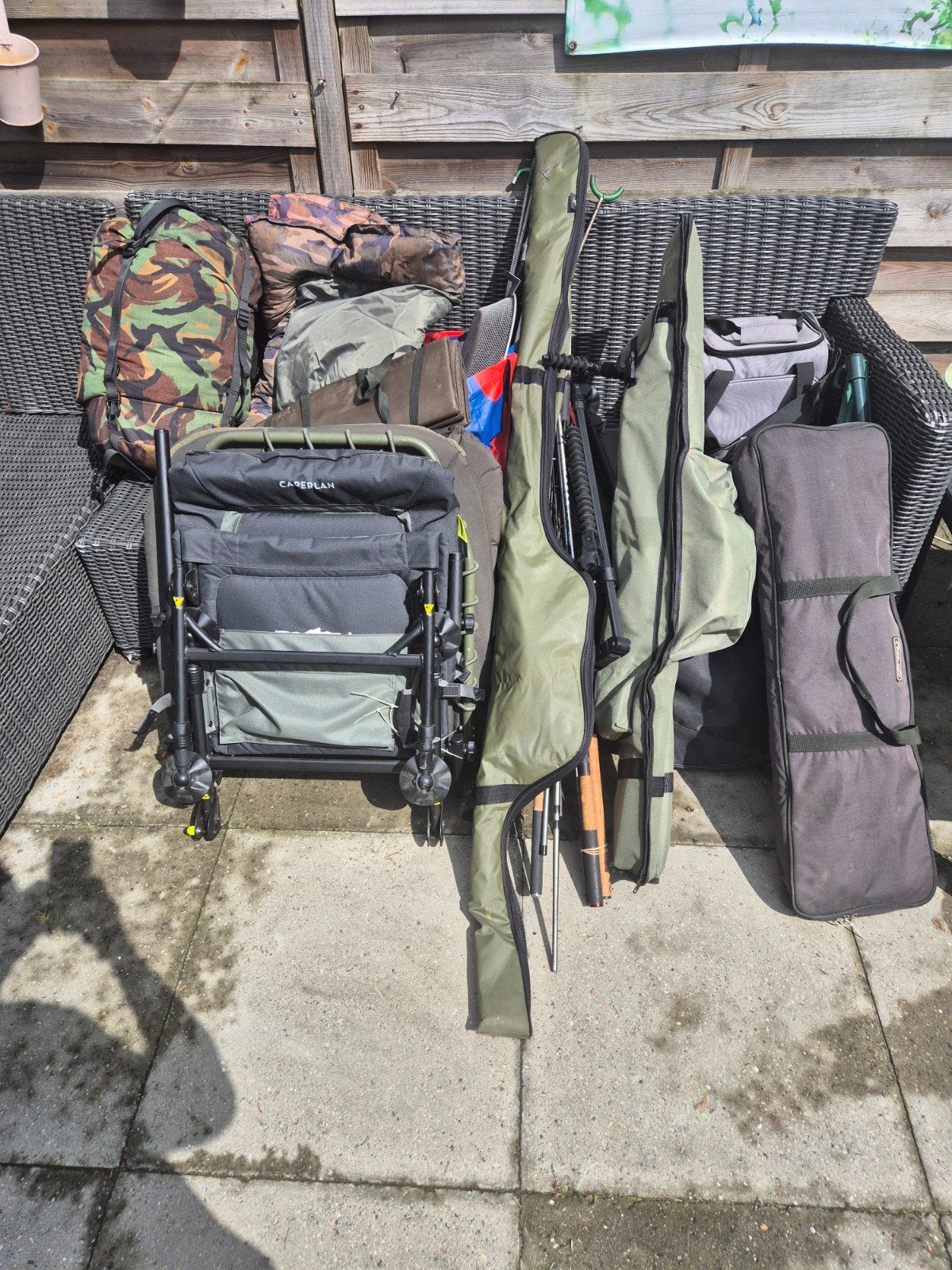 Uitgebreide karper uitrusting: stoel, hengels, tassen en mee, Ophalen, Gebruikt, Complete hengel