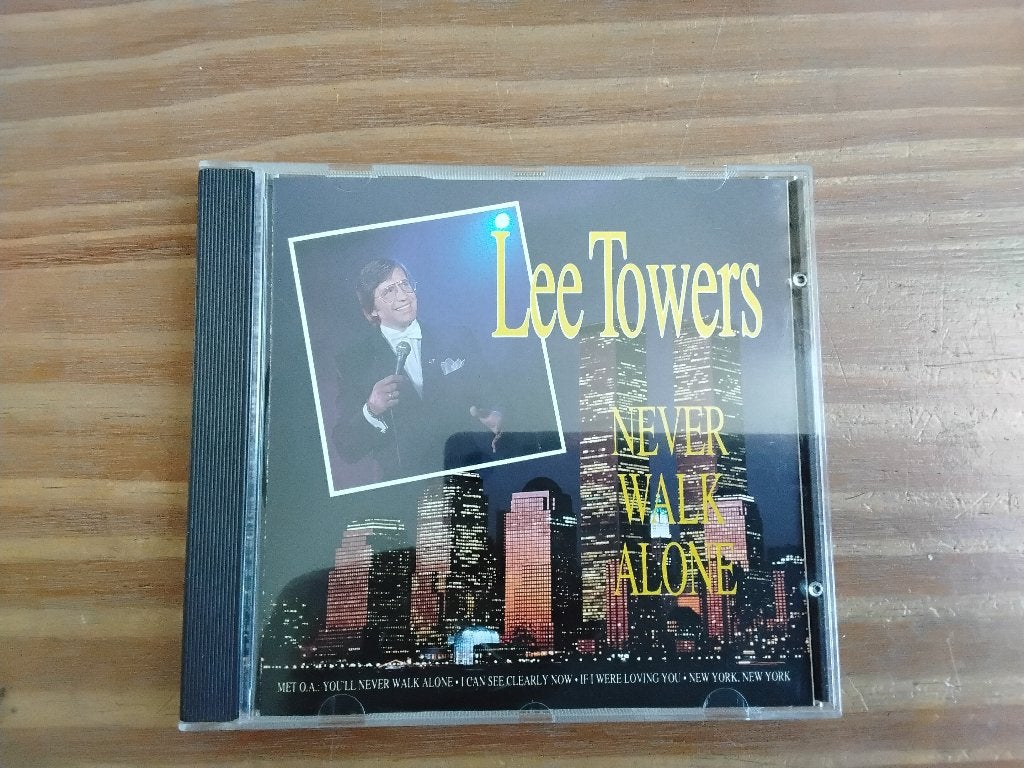 lee towers - never walk alone, Ophalen of Verzenden, Zo goed als nieuw, Pop, Verzamelalbum