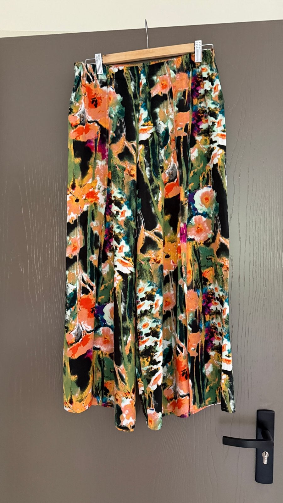 Luchtige broek met open voorkant been - Bloemenprint, Kleding | Dames, Broeken en Pantalons, Maat 38/40 (M), Meerkleurig, Ophalen of Verzenden