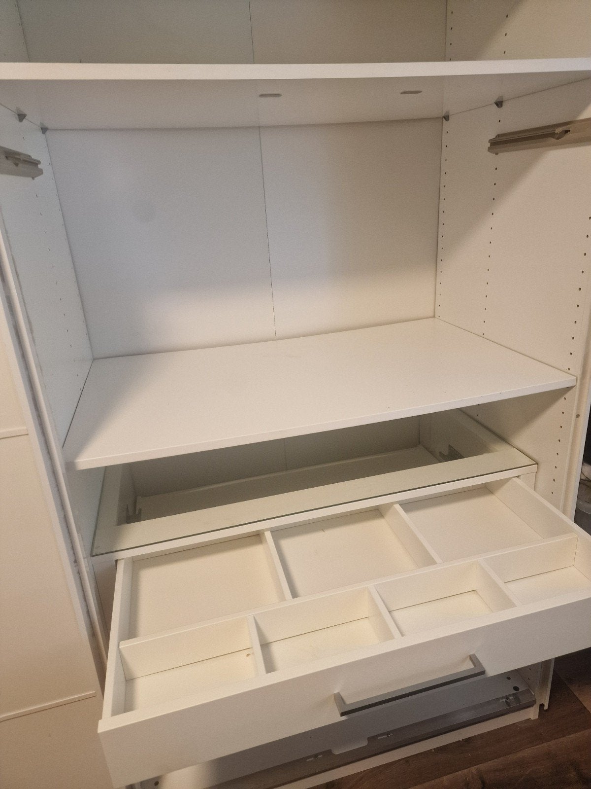 Ikea kast. 200cm breed. 60cm diep. Nieuwprijs 900 ., 200 cm of meer, Zo goed als nieuw, 50 tot 75 cm, 50 tot 100 cm