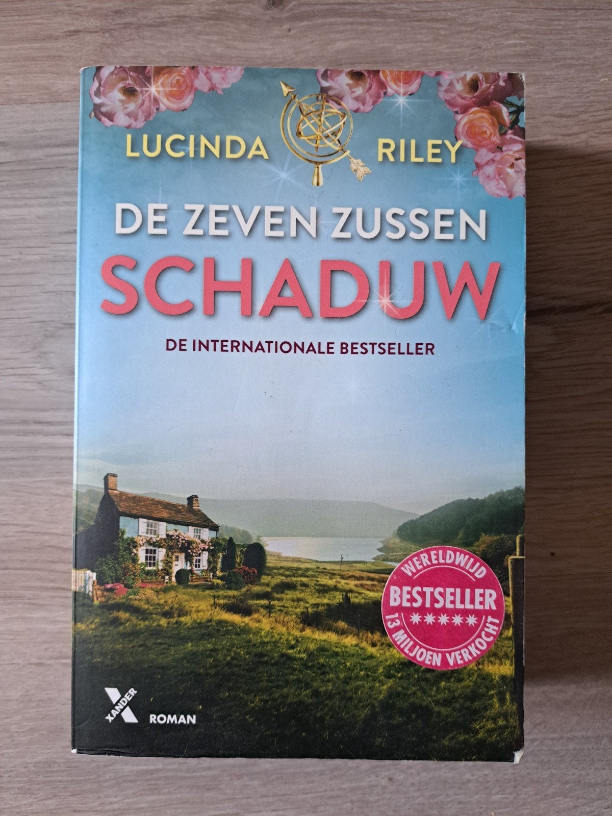 Schaduw, Lucinda Riley, Ophalen of Verzenden, Zo goed als nieuw, Lucinda Riley