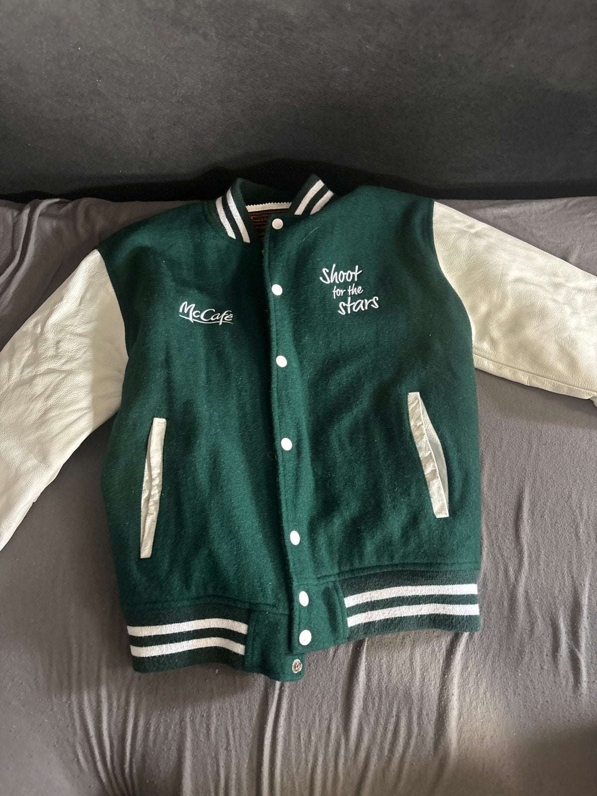 McCafé Varsity Jacket - Groen/Wit - Maat M, Kleding | Heren, Ophalen of Verzenden, Zo goed als nieuw, Maat 48/50 (M), Groen