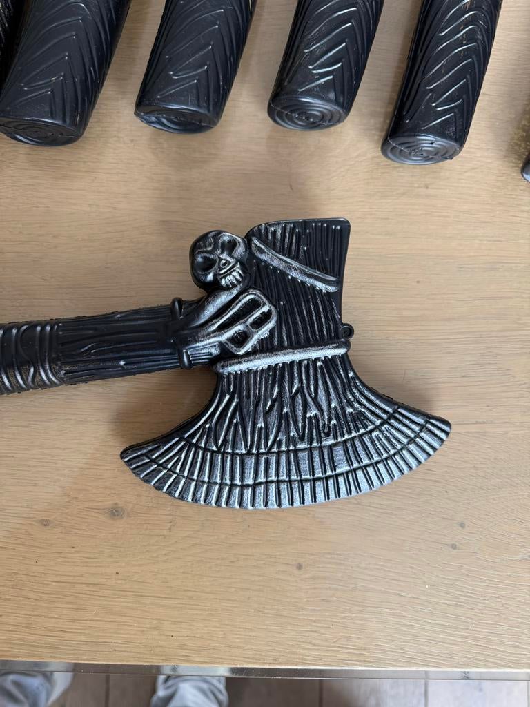 Plastic nep bijlen voor Halloween feestje - set van 10, Ophalen of Verzenden, Zo goed als nieuw