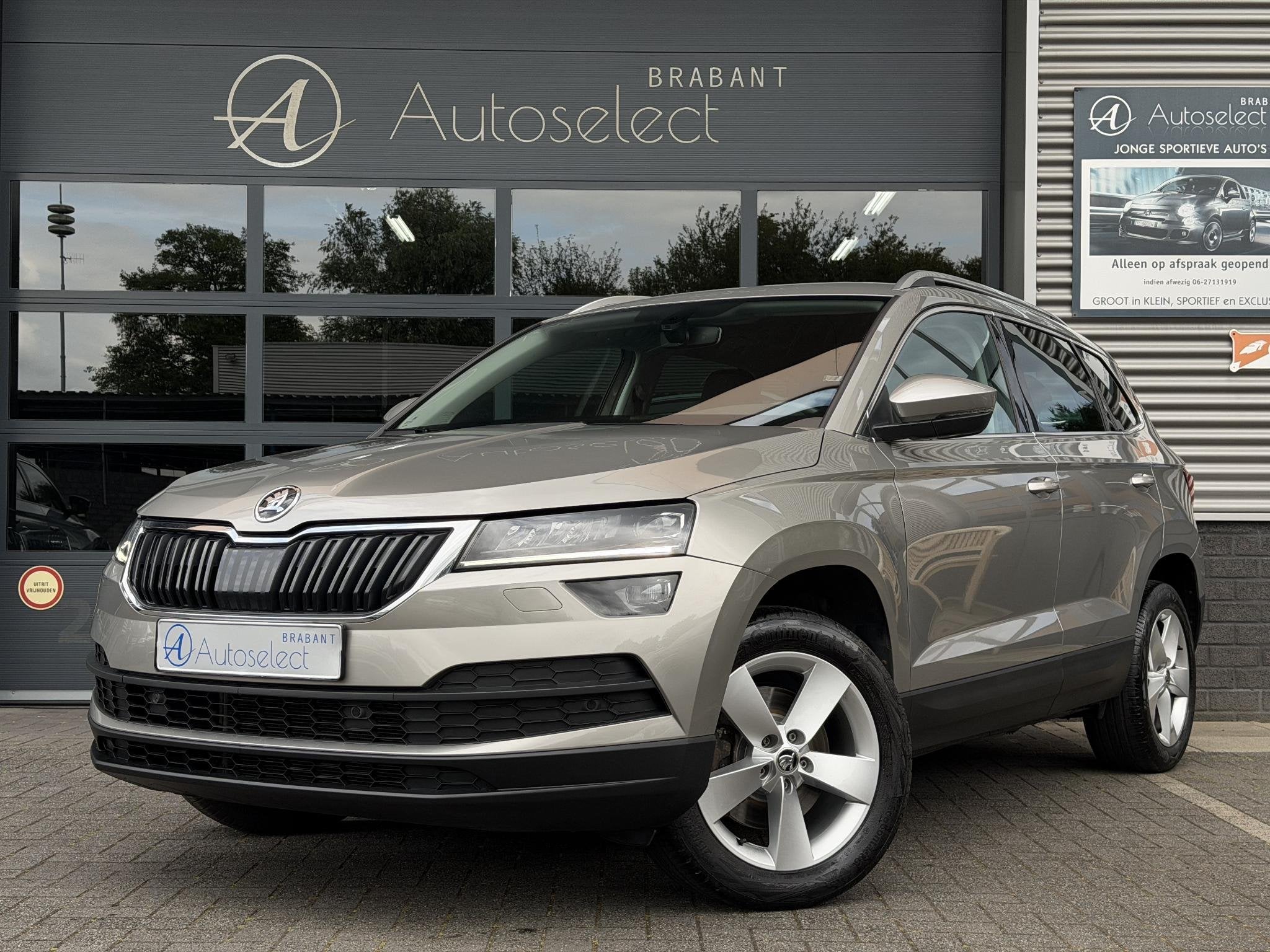 Skoda Karoq 1.5 TSI ACT Style CarPlay | Trekhaak | Dealer OH, Auto's, Voorwielaandrijving, Stof, 4 cilinders, 150 pk