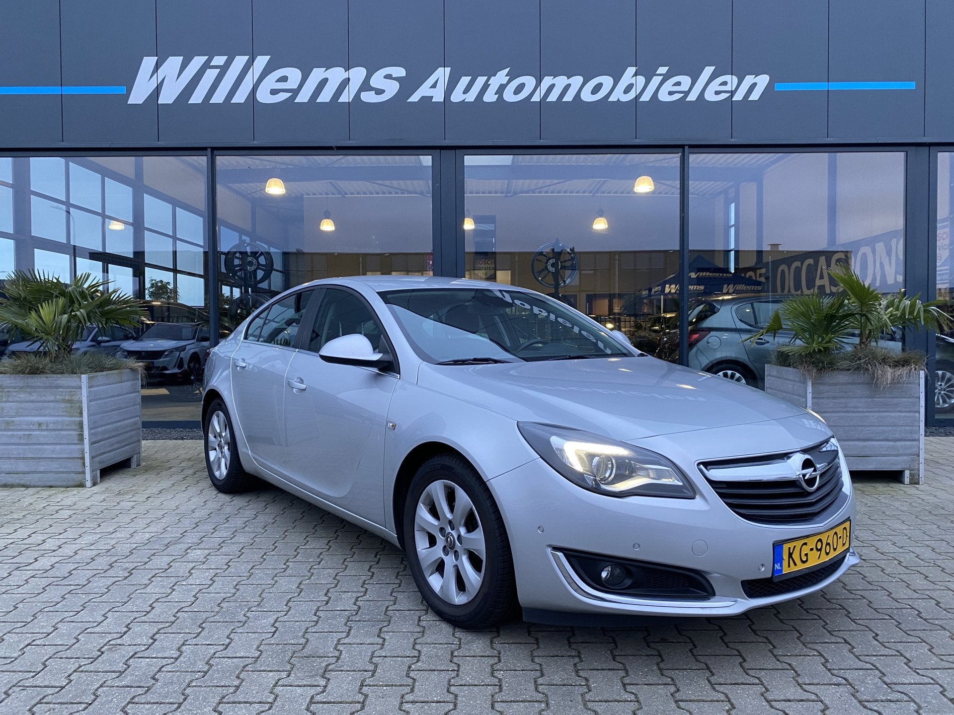 Opel Insignia 1.6 CDTI EcoFLEX Edition Navigatie, Camera & C, Auto's, 4 cilinders, Automatische klimaatregeling, Origineel Nederlands