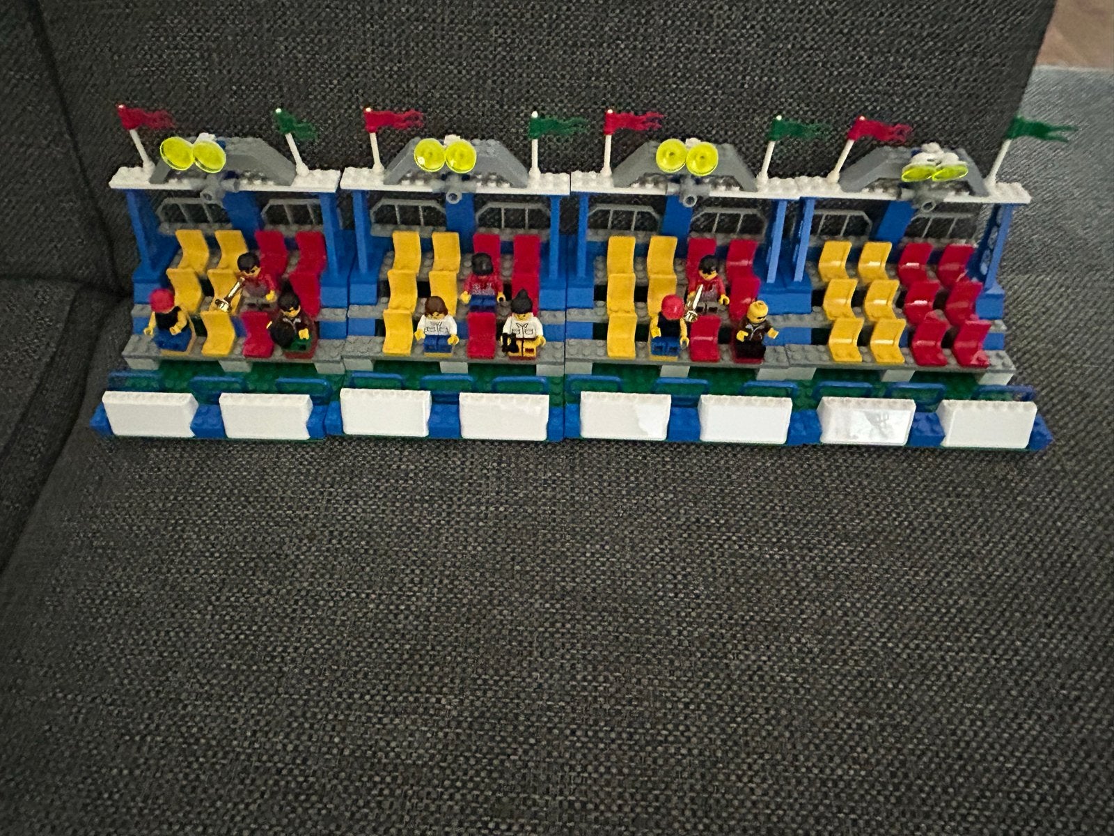 Lego Shell Tribunes (wk 3308) met minifiguren, Inclusief minifiguren, Gebruikt, Overige thema's, Lego