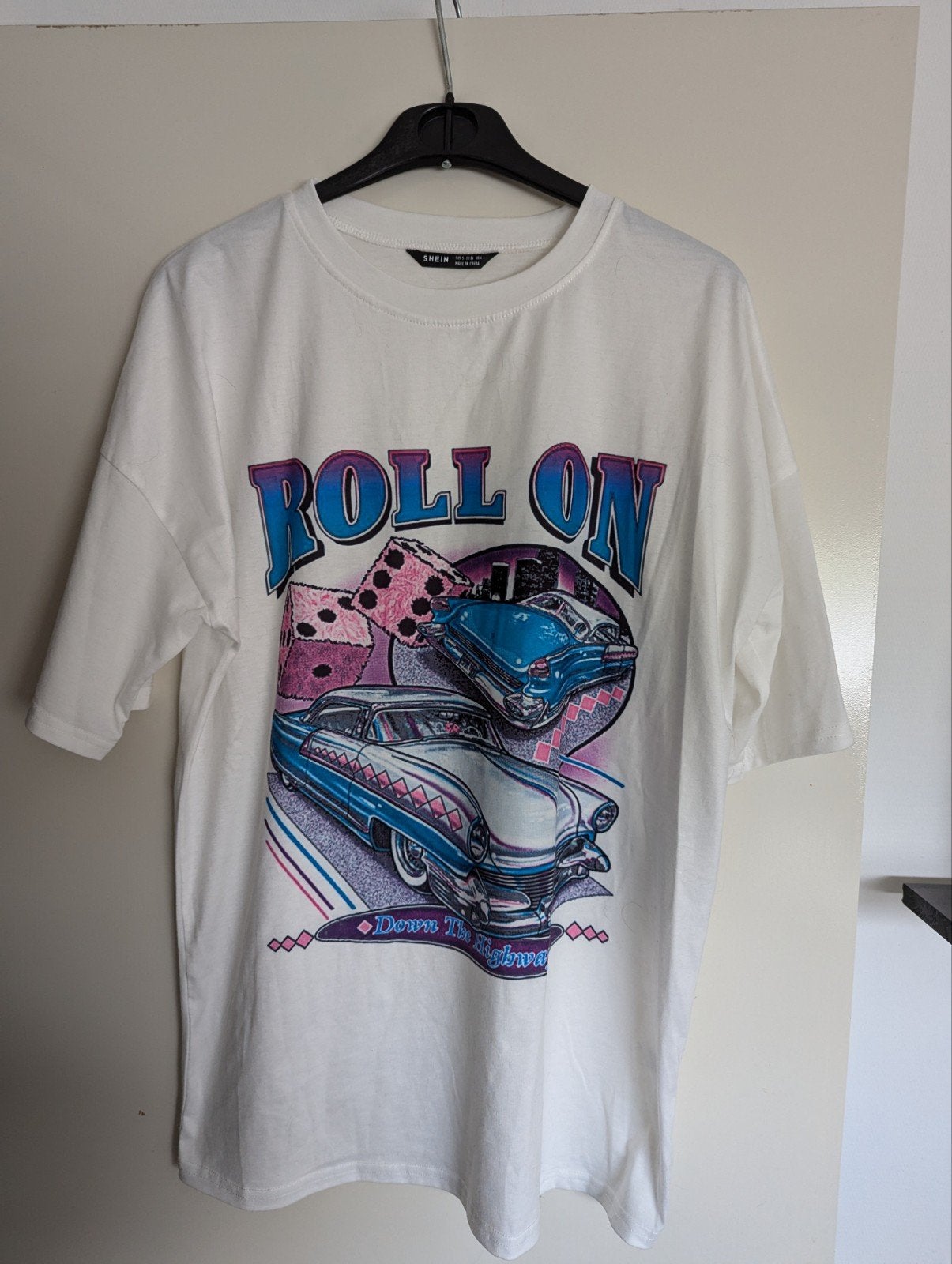 Shein T-shirt met 'Roll On' print en auto's, Wit, Ophalen of Verzenden, Zo goed als nieuw, Korte mouw