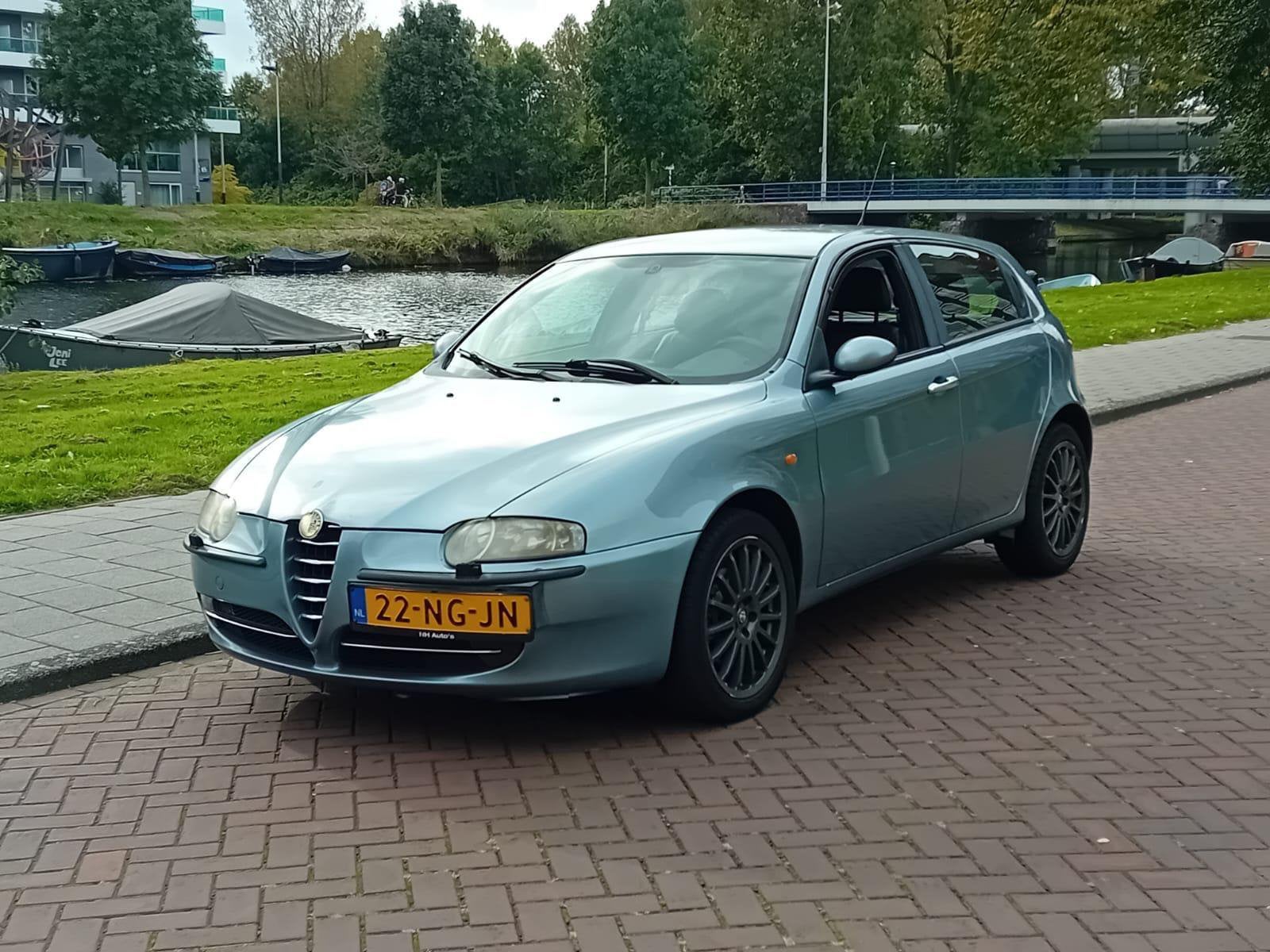 Alfa Romeo 147 1.6 T.spark 16V 77KW 5DR 2003 Blauw, Auto's, Alfa Romeo, Voorwielaandrijving, 4 cilinders, Origineel Nederlands