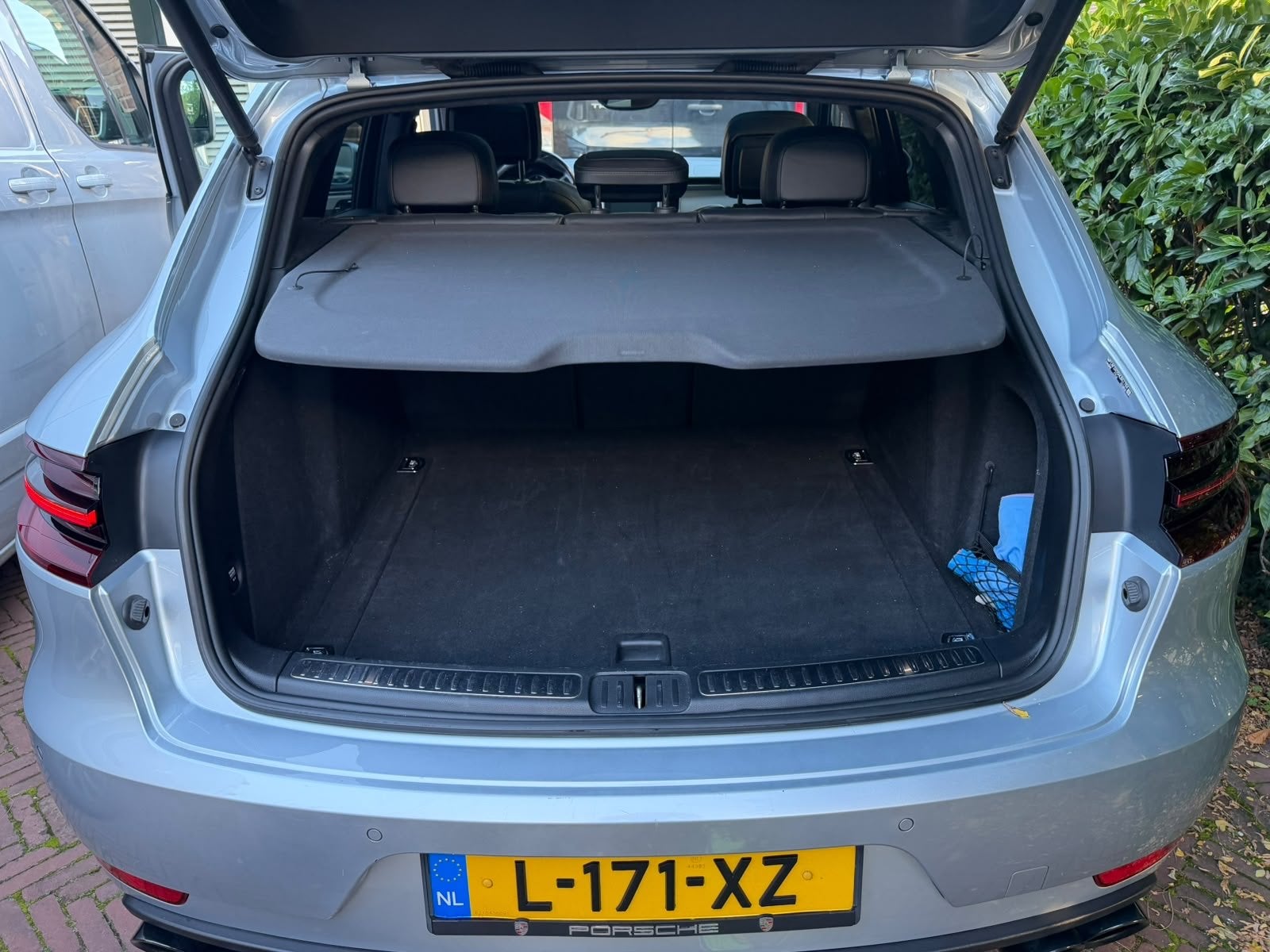Porsche Macan 2017 100000km metalic zilver grijs, Auto's, Automaat, Zwart, 120 €/maand, Leder