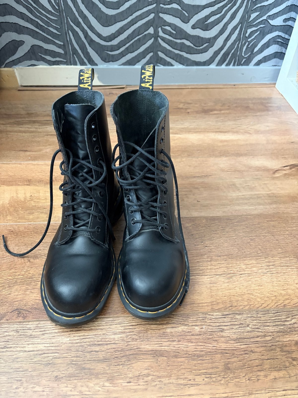 Dr. Martens 1460 Smooth Leer Zwart Maat 42, Zwart, Lage of Enkellaarzen, Nieuw, Ophalen of Verzenden