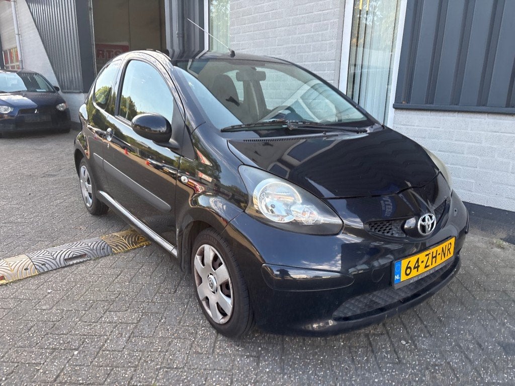 Foto 12 van Toyota AYGO 1.0-12V +