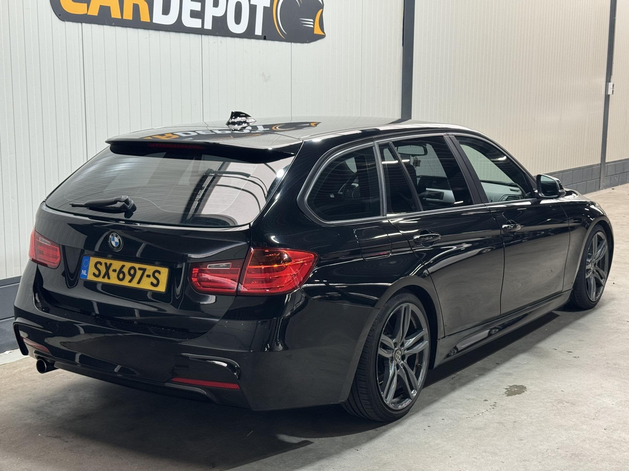 Foto 5 van BMW 3-serie Touring 320d EfficientDynamics Edition High Exec
