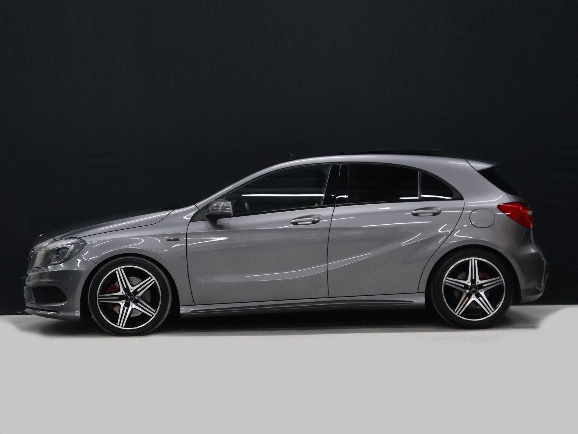 Mercedes-Benz A-Klasse 250 AMG Sport Ambition [SCHUIFKANTELD, 730 kg, Gebruikt, 4 cilinders, Bedrijf
