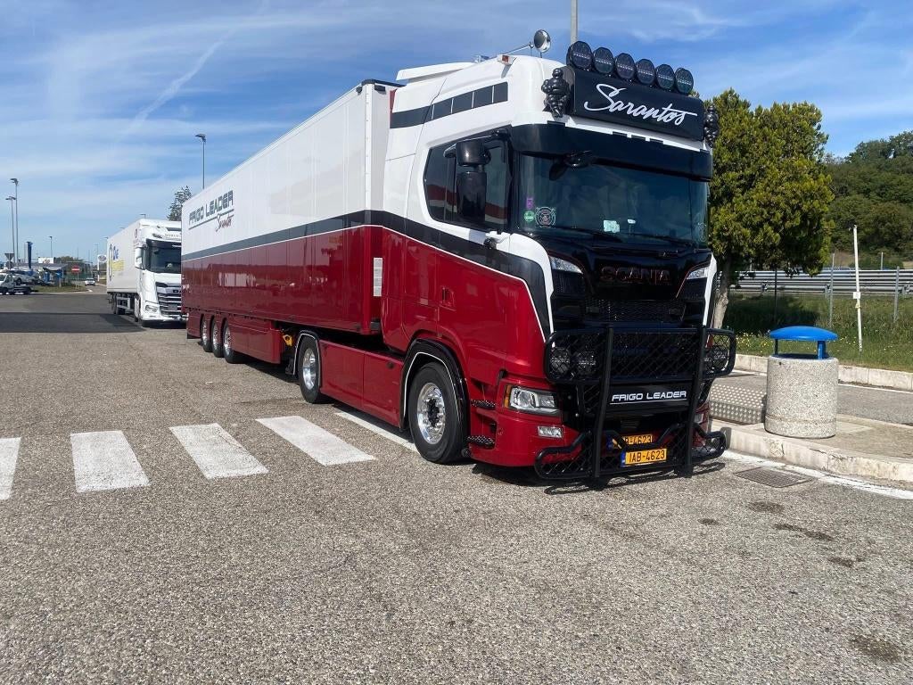 TEKNO SCANIA  NGS 4X2 MET 3 AS KOELOPLEGGER  SARANTOS, Hobby en Vrije tijd, Modelauto's | 1:50, Ophalen of Verzenden, Nieuw, Bus of Vrachtwagen