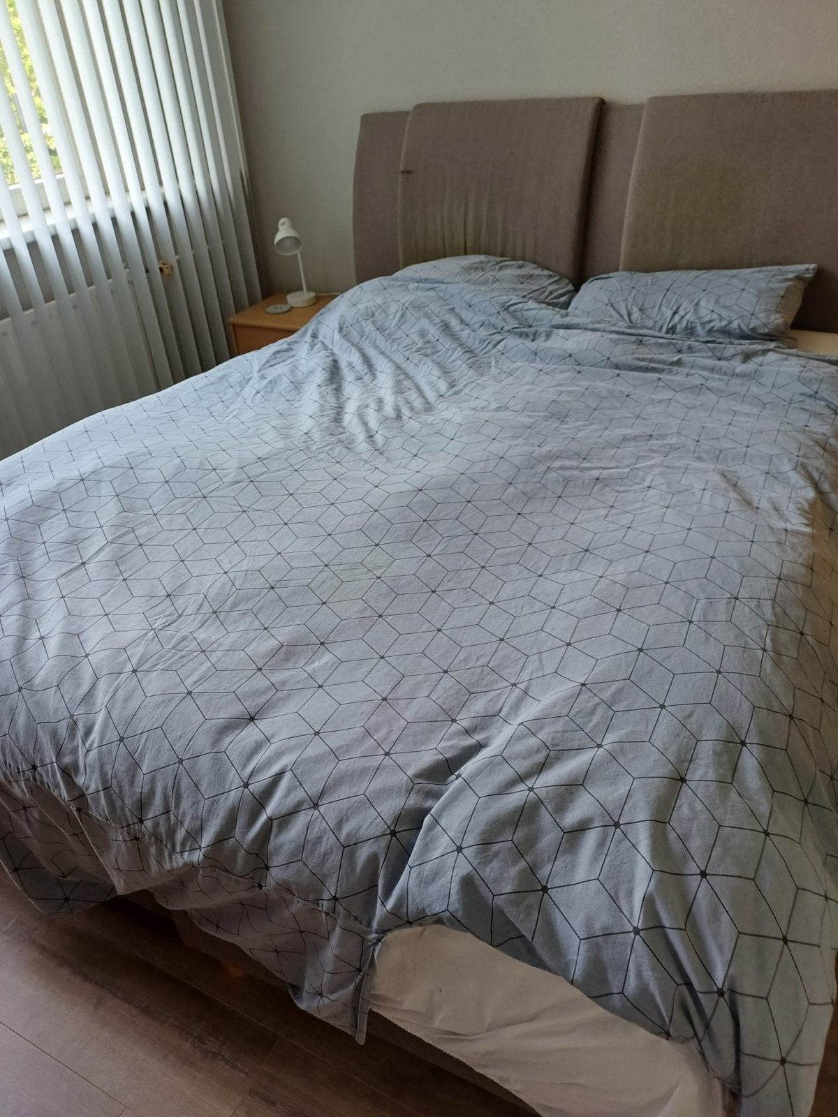 Tweepersoonsbed met gestoffeerd hoofdbord, Ophalen, Gebruikt, Tweepersoons, 200 cm
