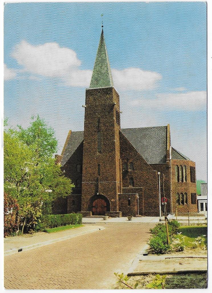 Kollum Geref Kerk    Gelopen Ansichtkaart ( B8218), Ophalen of Verzenden, 1980 tot heden, Gelopen