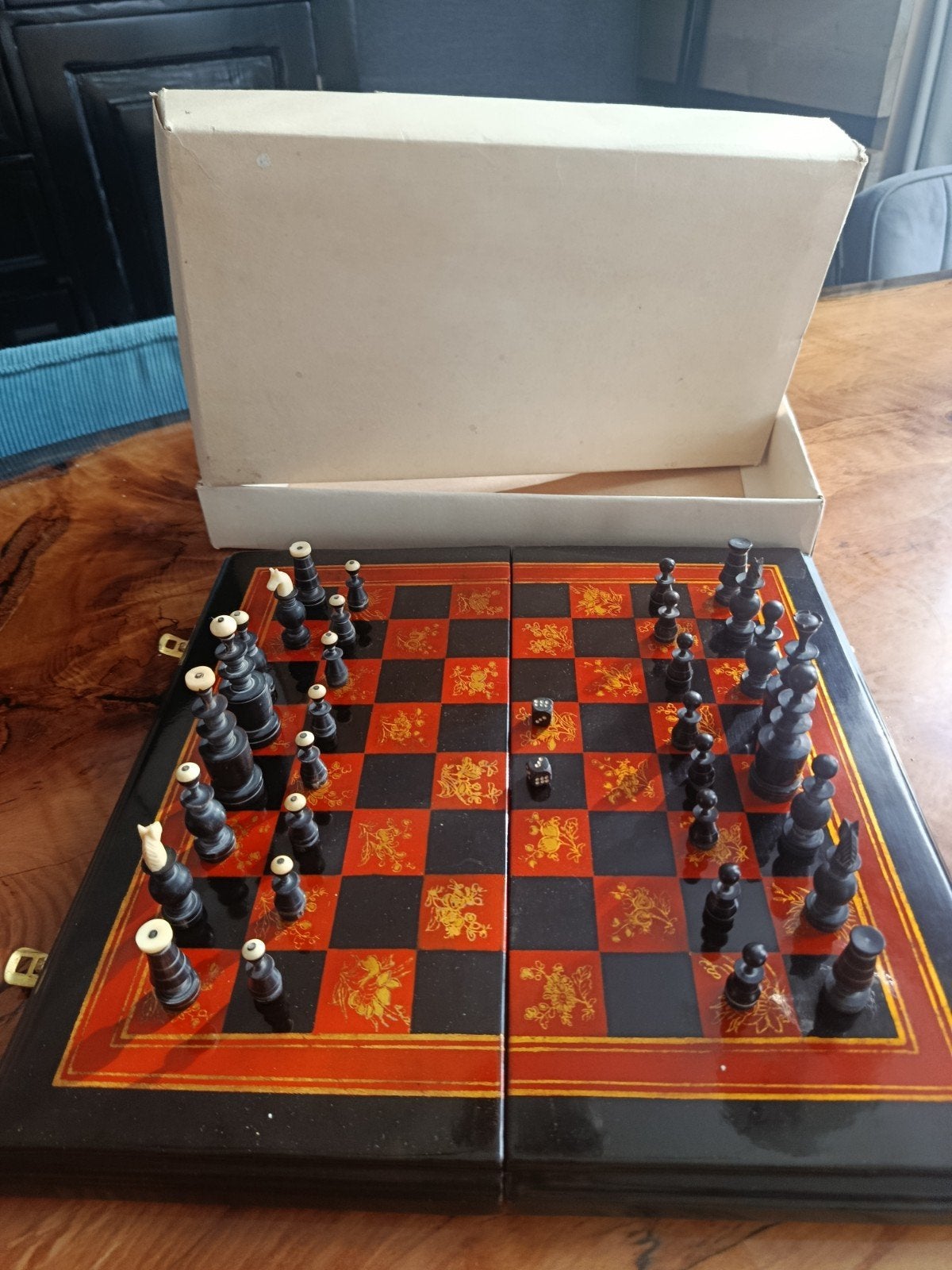 Vintage  Vietnamese buffel hoorn Schaakspel in Houten Kist, Een of twee spelers, Ophalen of Verzenden, Gebruikt, Reisspel