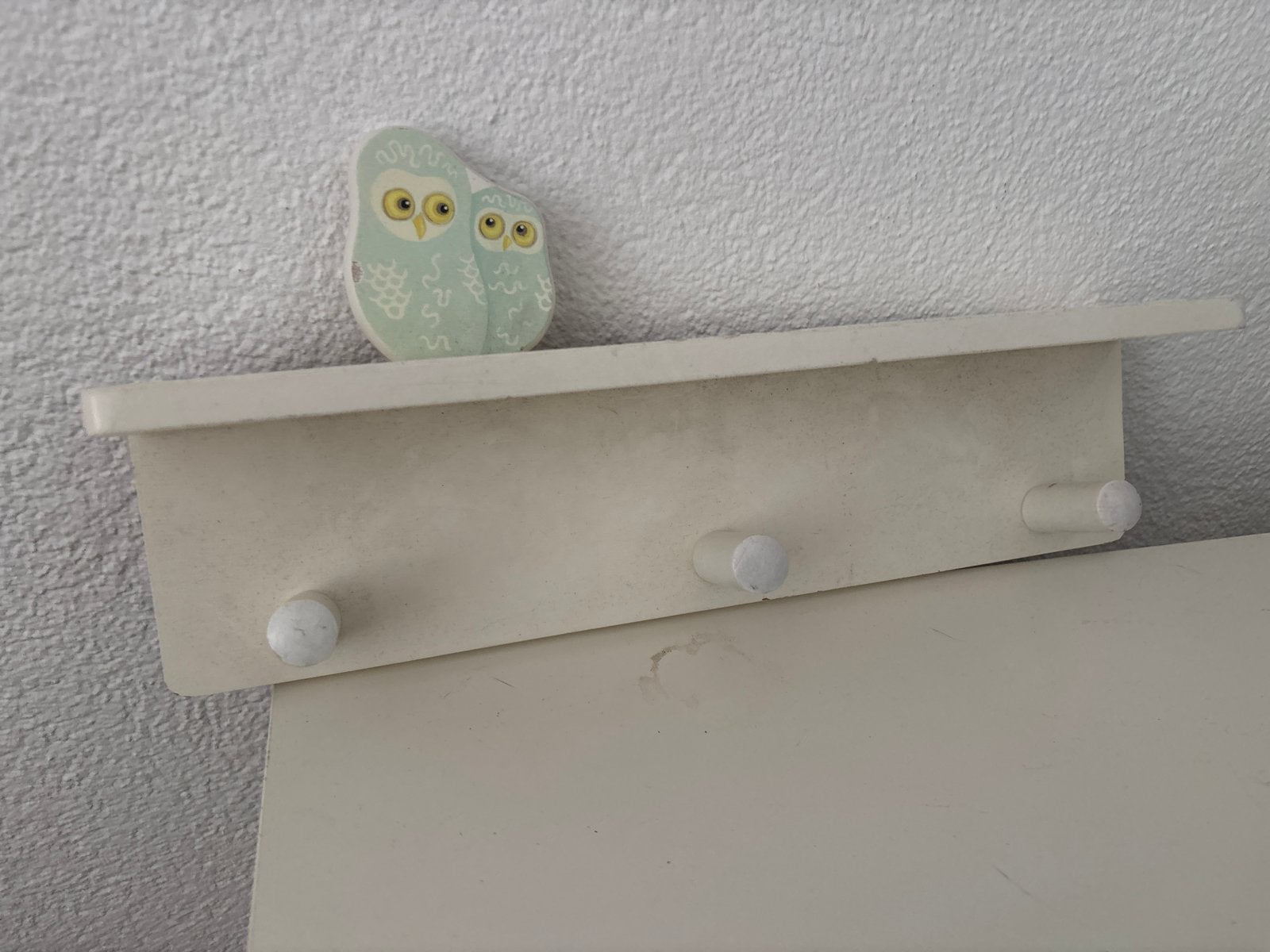 Witte wandkapstok met plankje en haken, Wandkapstok, Gebruikt, Ophalen of Verzenden, Minder dan 100 cm
