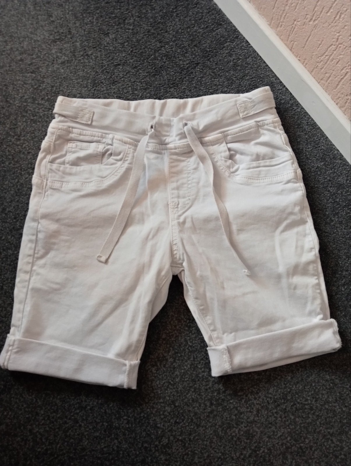Nieuwe korte broek ( gebroken wit) maat S, Ophalen of Verzenden, Nieuw, Wit, W28 - W29 (confectie 36)