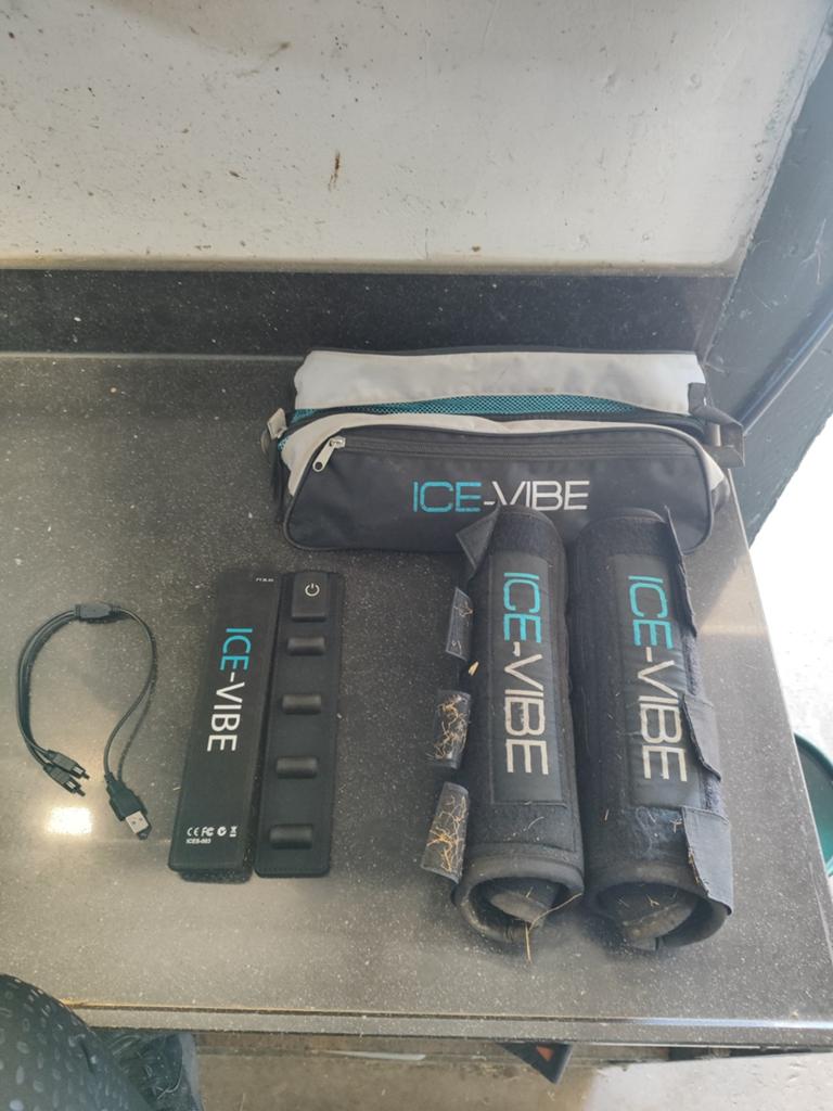 Ice-vibe bandages tas en 2 Electro waarvan 1 defect, Dieren en Toebehoren, Ophalen of Verzenden