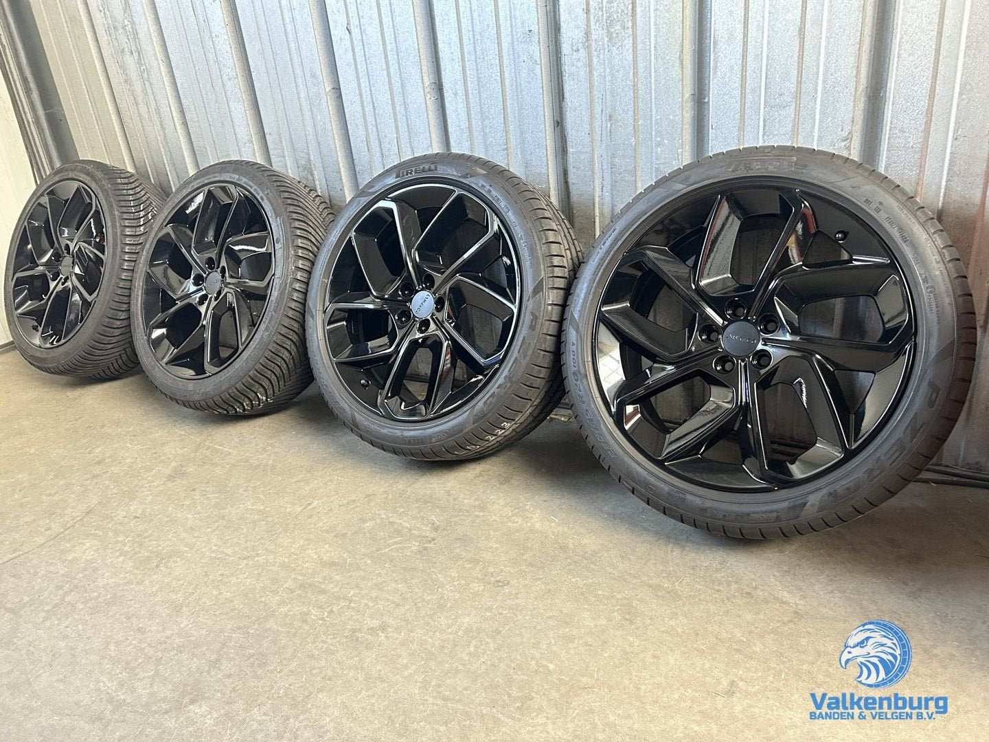 8mm! Originele Lynk & Co 20 inch zwarte velgen 5x108 zomerba, Auto-onderdelen, Gebruikt, -, -, Banden en Velgen