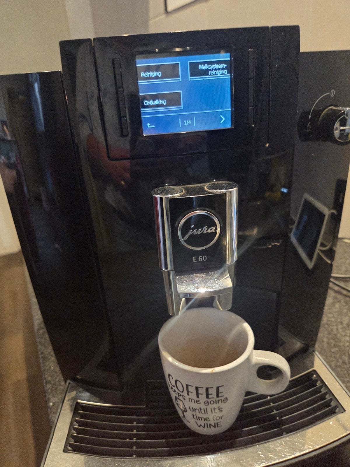 Jura E6 en Nivona cafe Romantica, Witgoed en Apparatuur, Koffiezetapparaten, Gebruikt, Koffiebonen, Koffiemachine, 10 kopjes of meer