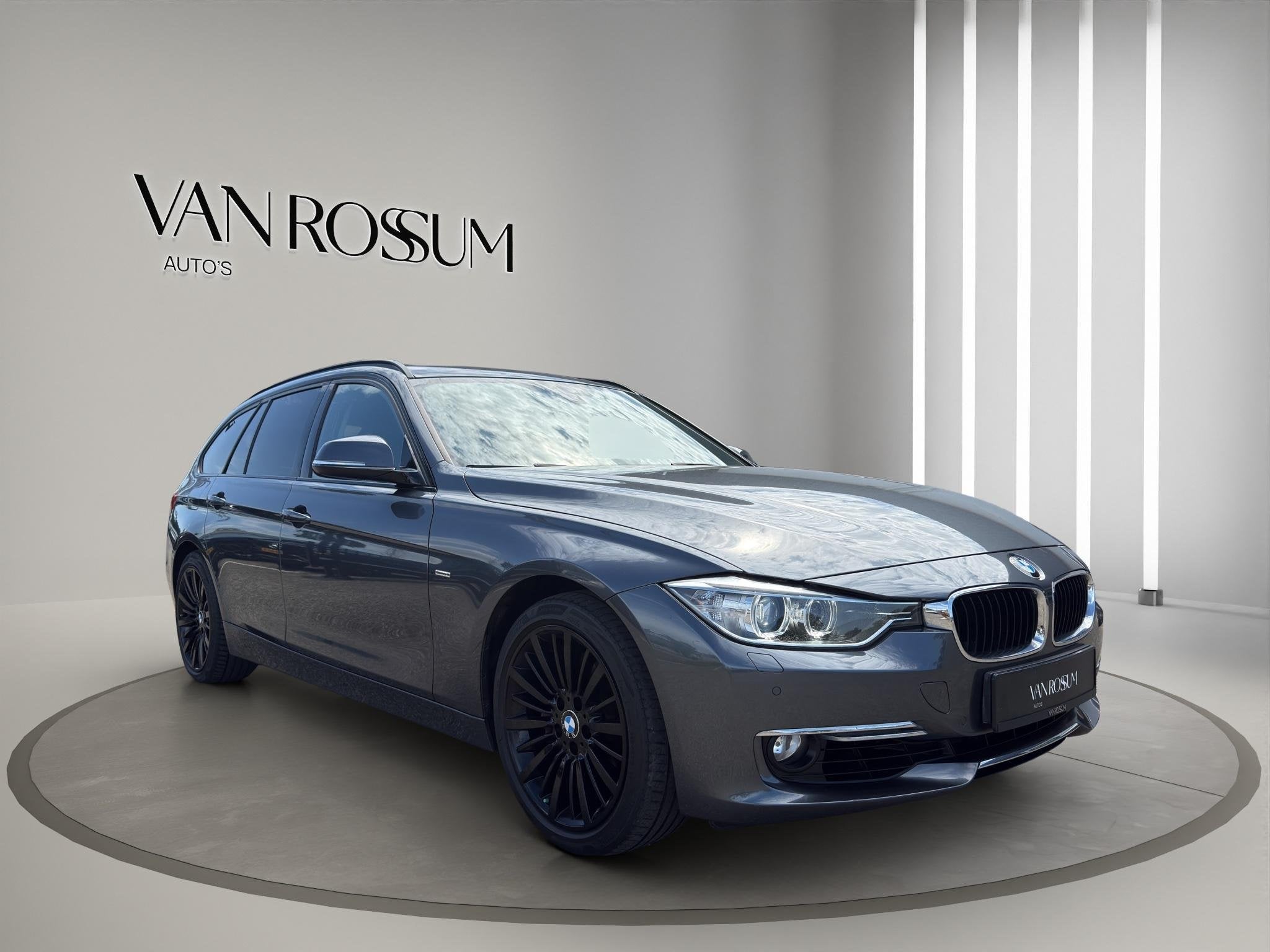 BMW 3-serie Touring 335i High Executive Automaat | Stoelverw, Auto's, Gebruikt, Euro 6, 93 €/maand, 6 cilinders