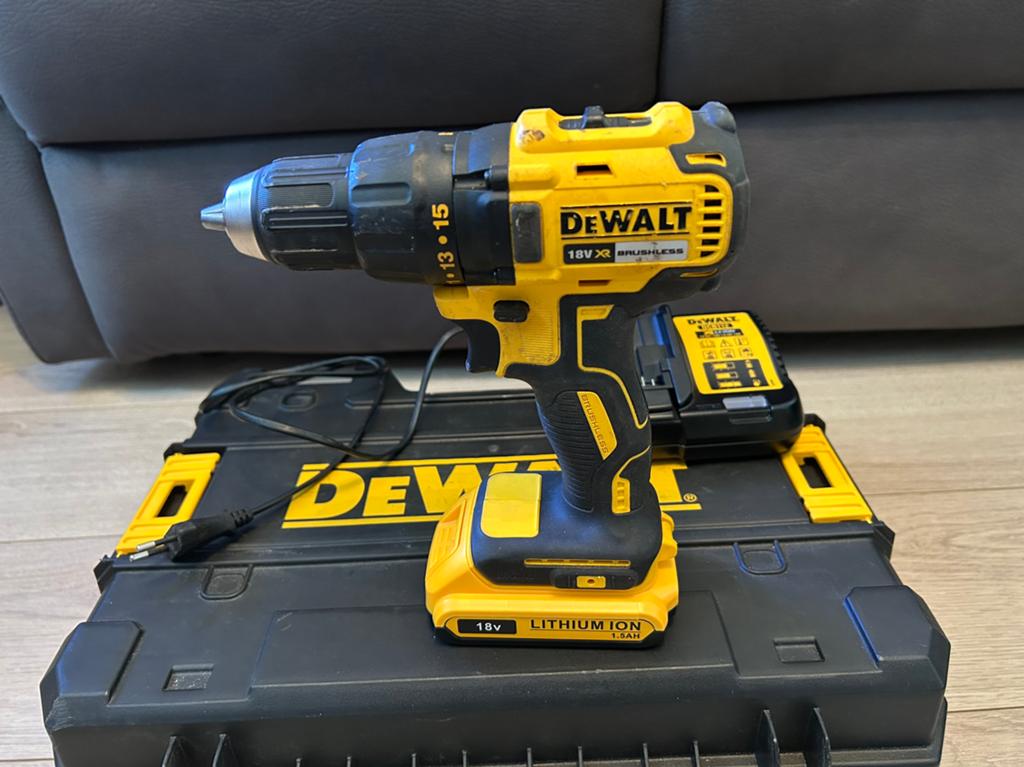 Dewalt Accu Boormachine DCD777S2T 18V Brushless, Doe-het-zelf en Verbouw, Gereedschap | Boormachines, Zo goed als nieuw, Boormachine