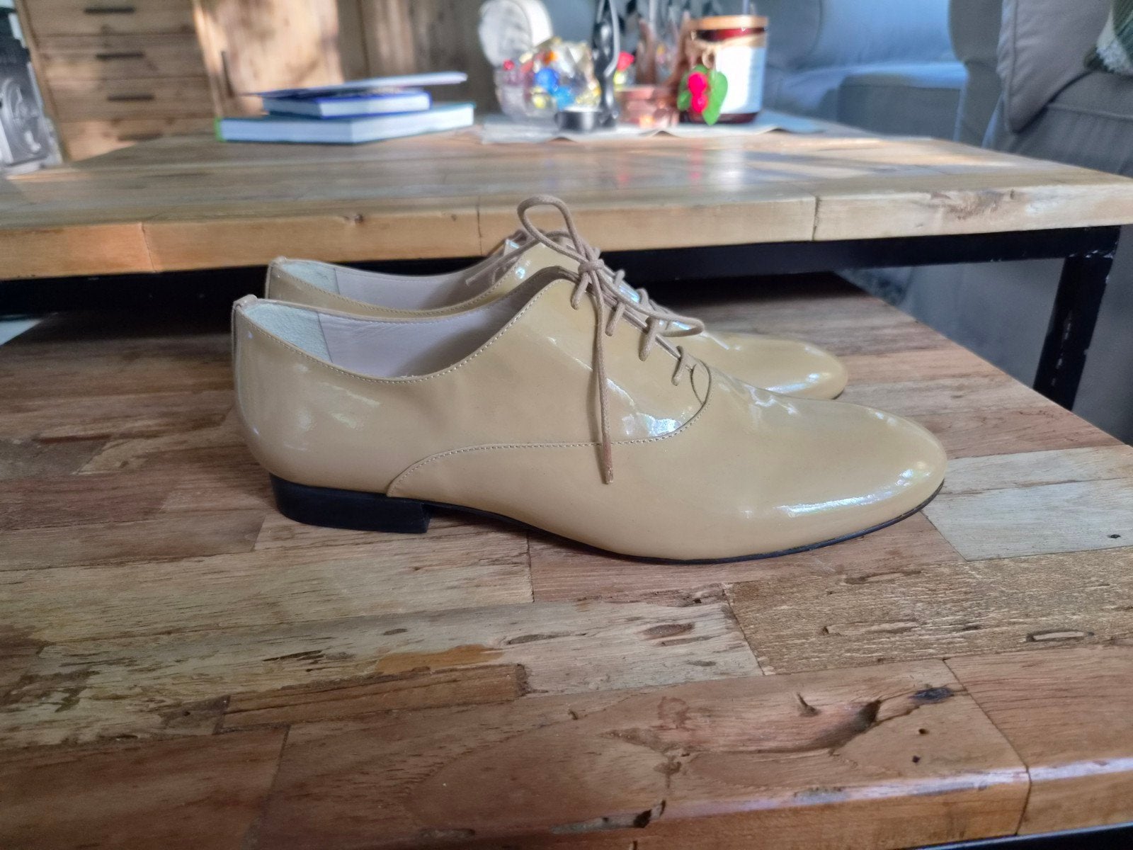 L.K.Bennett lakleren veterschoenen, Beige, Overige typen, Nieuw, L.K.Bennett