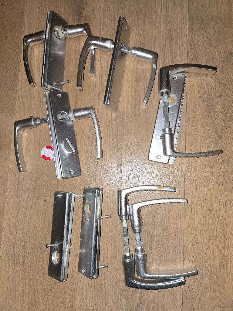 Set deurbeslag / deurhendels/ Klinken en schilden, Doe-het-zelf en Verbouw, Hang- en Sluitwerk, Ophalen, Gebruikt, Koper of Messing