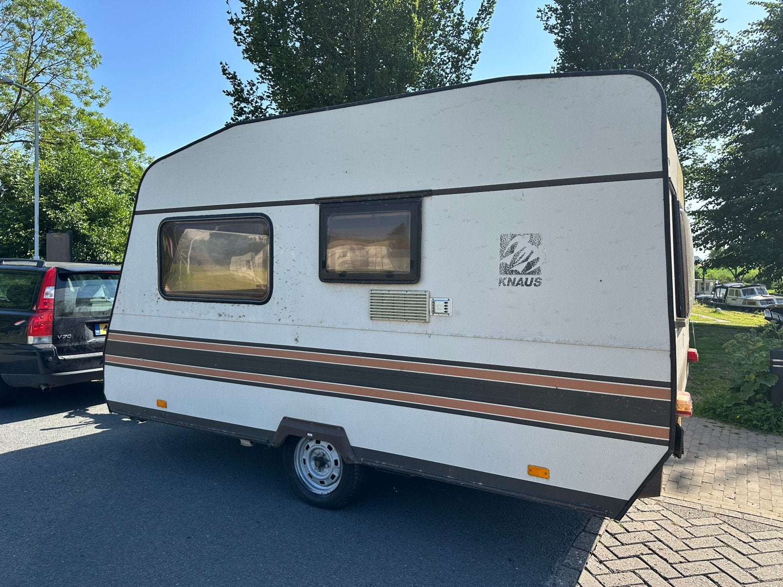 Knaus sudwind 330. Boerenrock caravan! Last minute!, Caravans en Kamperen, Caravans, Rondzit, Koelkast, Bedrijf, 750 - 1000 kg