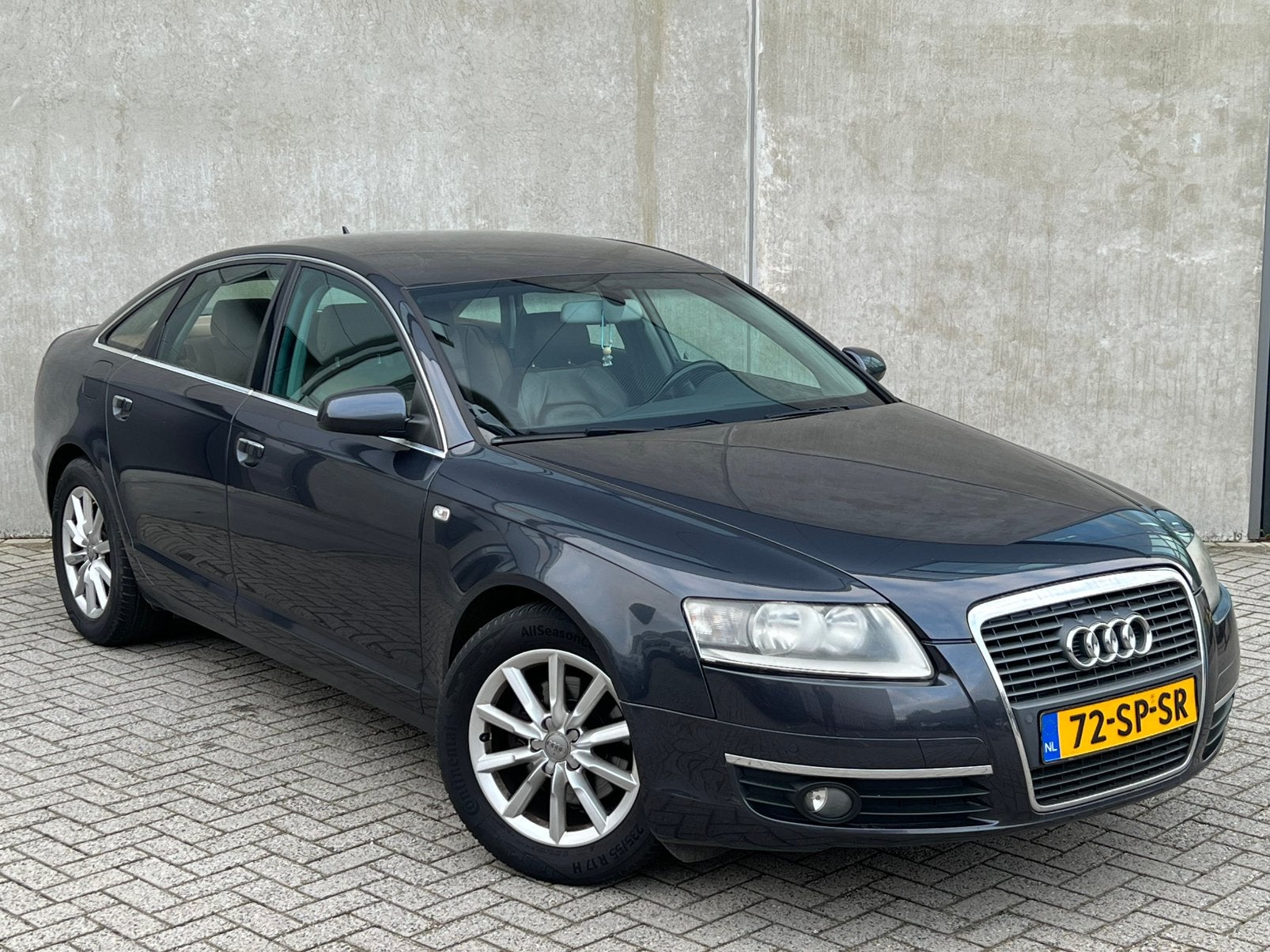 Grijze Nette Audi A6 2.4 V6 FSI 177PK Sedan/NieuweAPK/Leer!, Auto's, Dealer onderhouden, Zilver of Grijs, A6, 750 kg