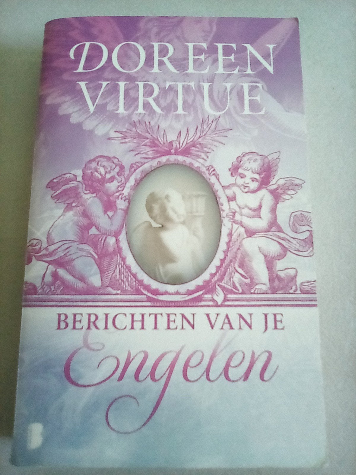 Doreen Virtue - Berichten van de Engelen, Achtergrond en Informatie, Ophalen of Verzenden, Zo goed als nieuw, Overige onderwerpen