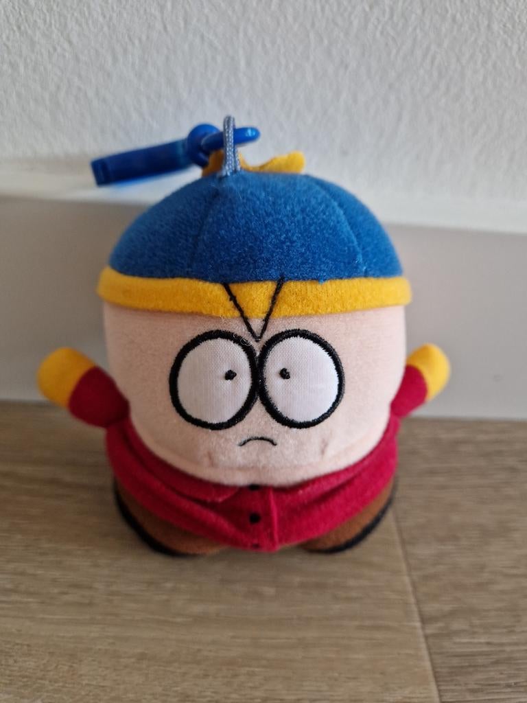 Sleutelhanger knuffel South Park Eric rood blauw K6365, Ophalen of Verzenden