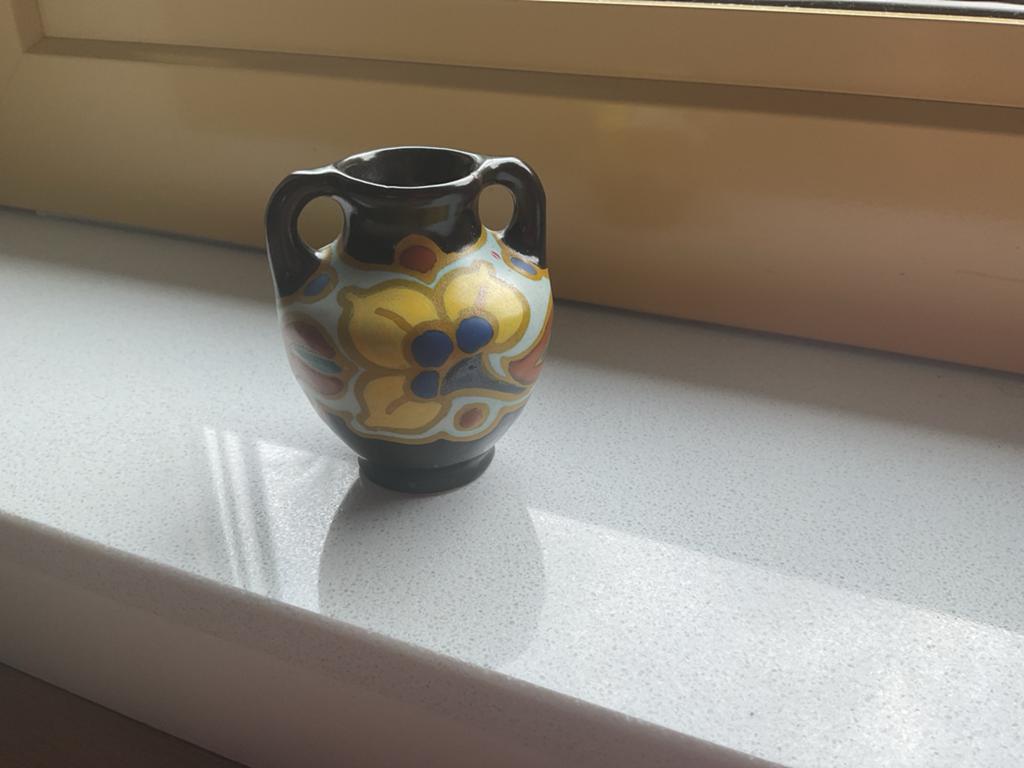 Antiek platelen vaasje, handgeschilderd, Matrius Gelria, Antiek en Kunst, Ophalen of Verzenden