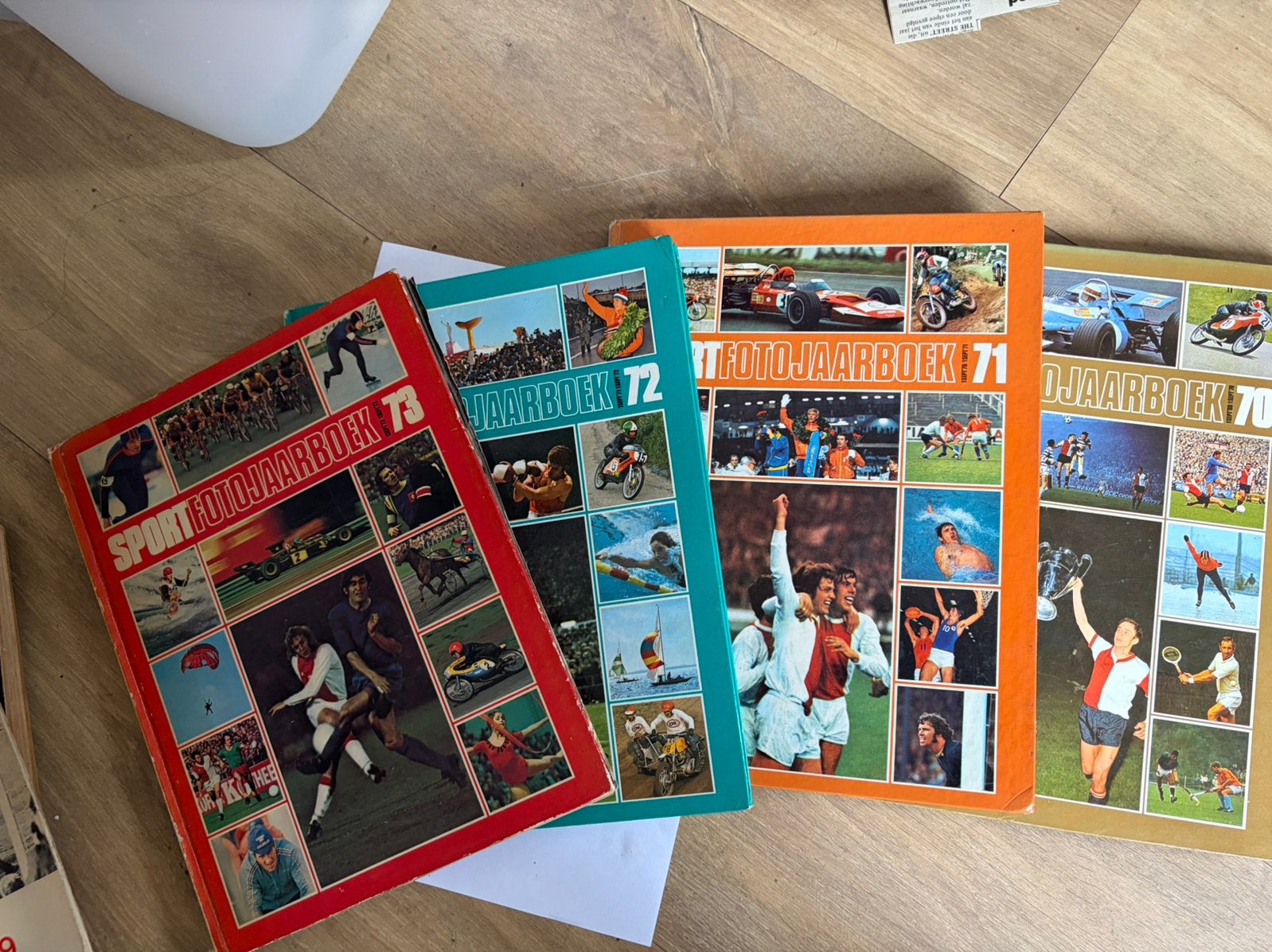 Sportfotojaarboekb1970/71/72/73, Ophalen of Verzenden, Gelezen, Balsport