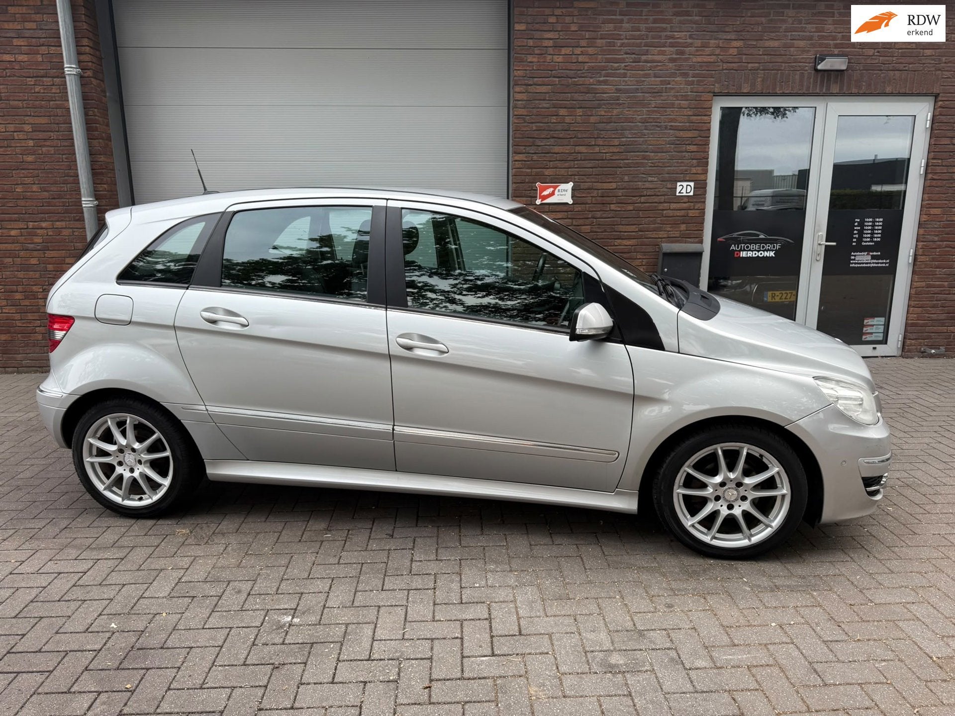 Mercedes-Benz B-klasse 180 Business Class|AUTOMAAT|NIEUWE AP, Auto's, Euro 5, Gebruikt, Zwart, 4 cilinders