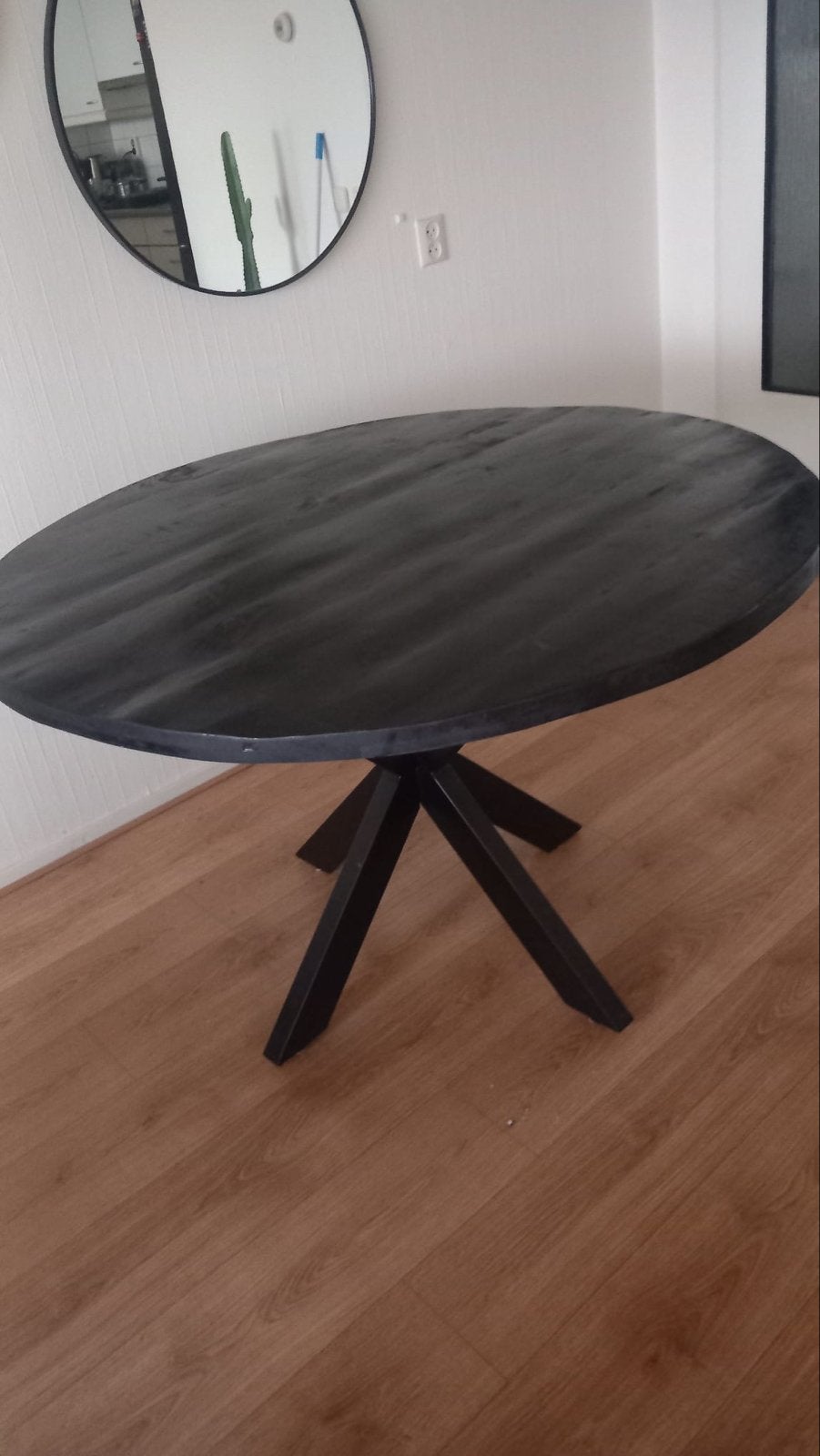 Ronde eettafel zwart met geweld mango hout, Huis en Inrichting, Tafels | Eettafels, Ophalen, 100 tot 150 cm, Rond, Zo goed als nieuw