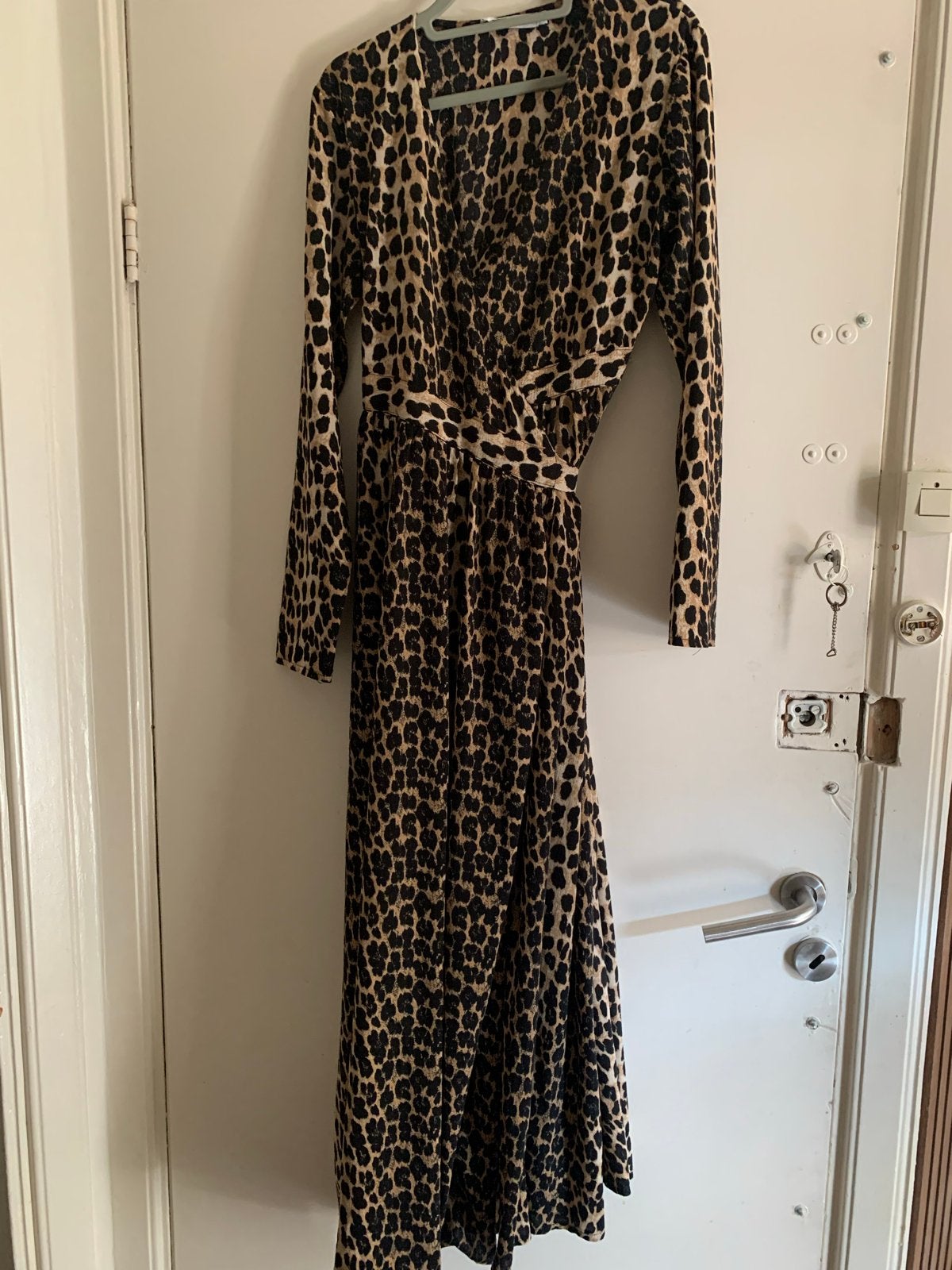 Ambika Luipaardprint Maxi Jurk - Maat M, Kleding | Dames, Jurken, Zo goed als nieuw, Maat 38/40 (M), Bruin, Onder de knie, Ophalen of Verzenden