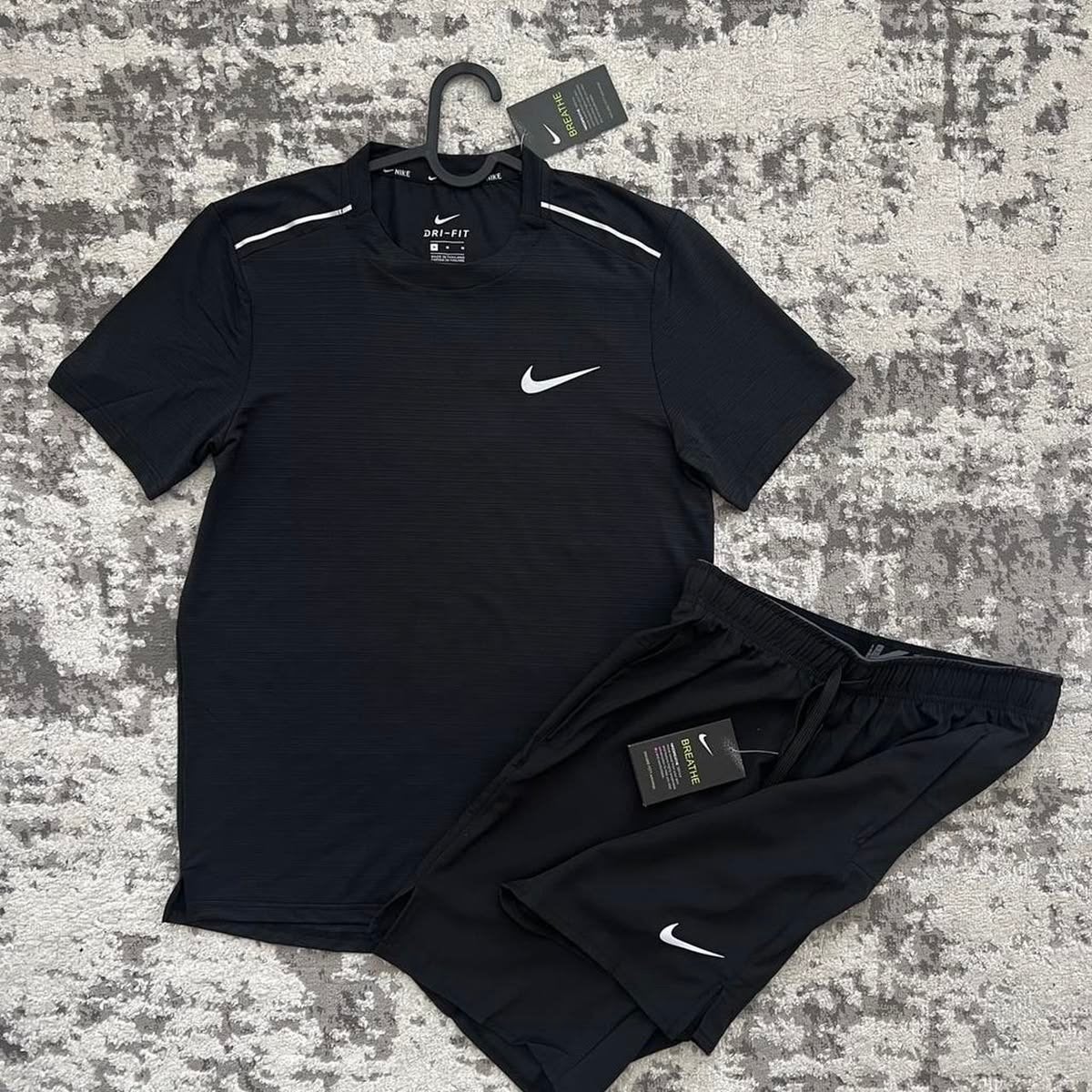 Nike Dri-FIT Trainingsset - T-shirt & Korte Broek, Fitness, Meerkleurig, Nieuw, Ophalen of Verzenden