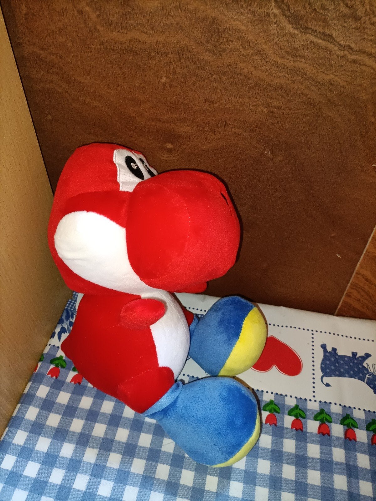 Yoshi knuffel rood met wit en blauwe schoenen, Ophalen of Verzenden, Zo goed als nieuw, Overige typen