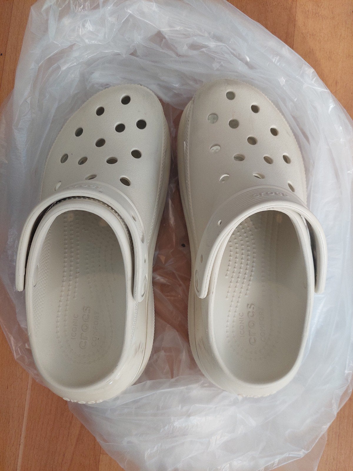 Crocs Classic Clogs - Beige, Kleding | Dames, Schoenen, Slippers, Beige, Ophalen of Verzenden, Zo goed als nieuw