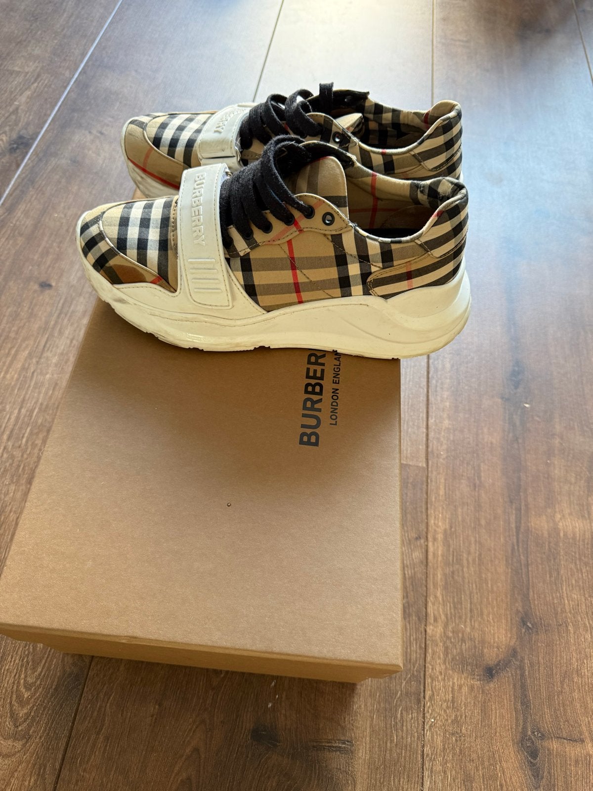 Burberry Sneakers Maat 38 incl bon, Ophalen of Verzenden, Gedragen, Beige, Sneakers of Gympen