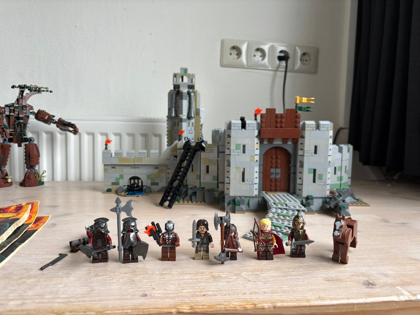 Lego 9474 Lord of the Rings Battle of Helmsdeep, Lego, Ophalen of Verzenden, Zo goed als nieuw, Inclusief minifiguren