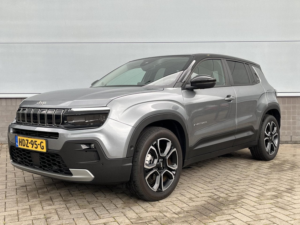 Jeep Avenger Summit 54 kWh | Carplay | Camera | 18 inch Velg, Auto's, Jeep, Automaat, Dealer onderhouden, Gebruikt, 156 pk