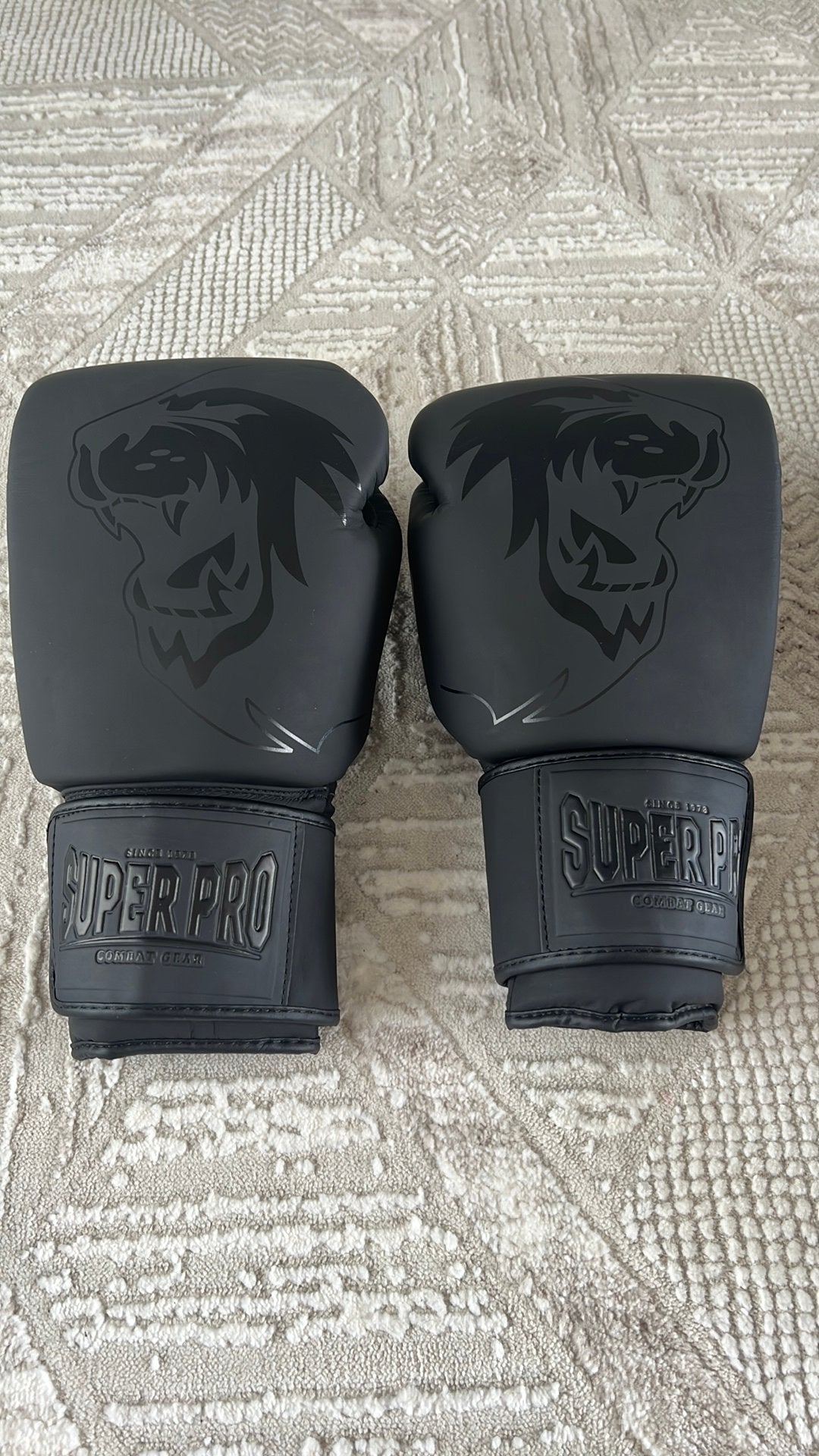 Bokshandschoenen - Super Gear combat gear - Gratis shorts, Ophalen, Zo goed als nieuw, Bokshandschoenen